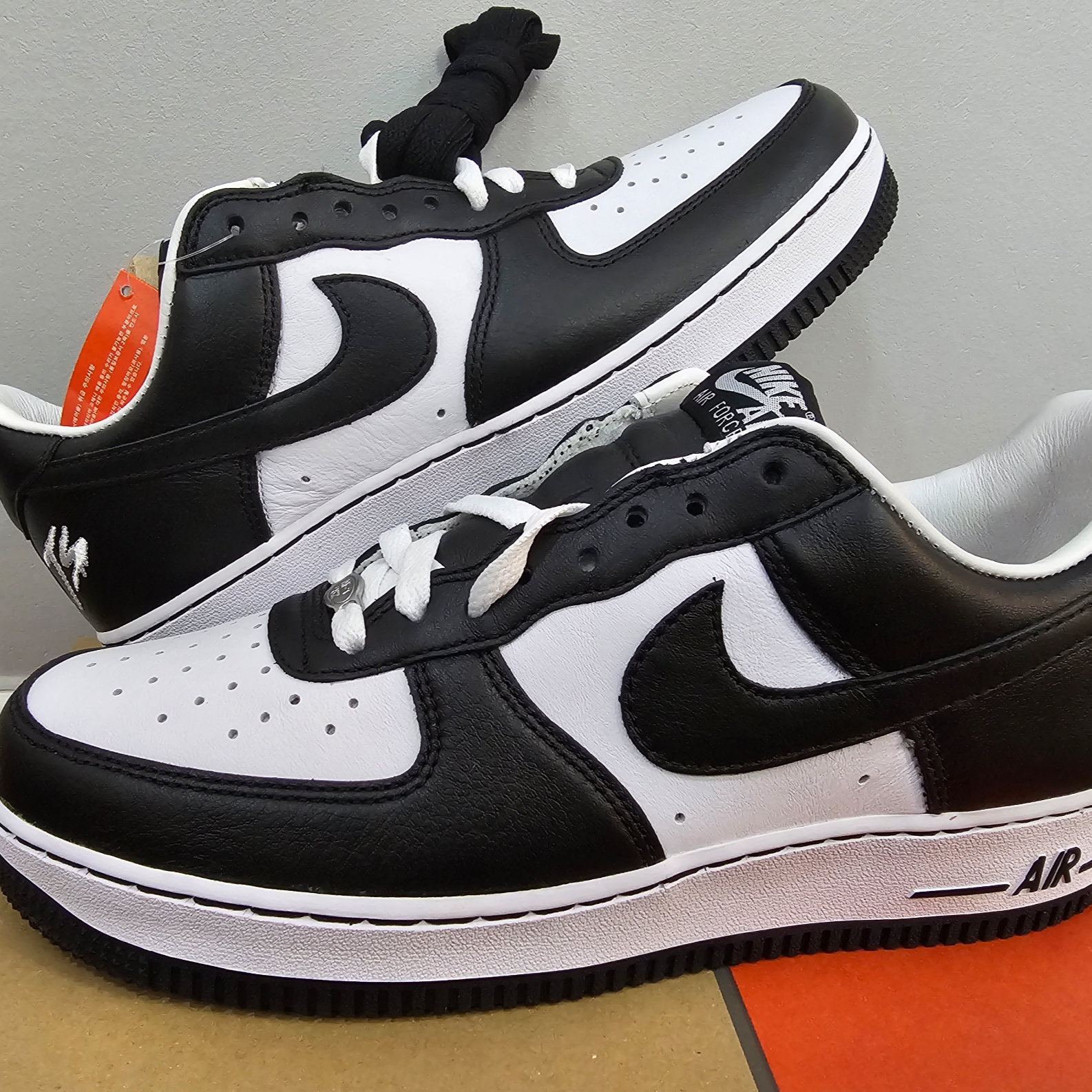 Nike x Terror Squad Air Force 1 Low QS Blackout 착용 스타일