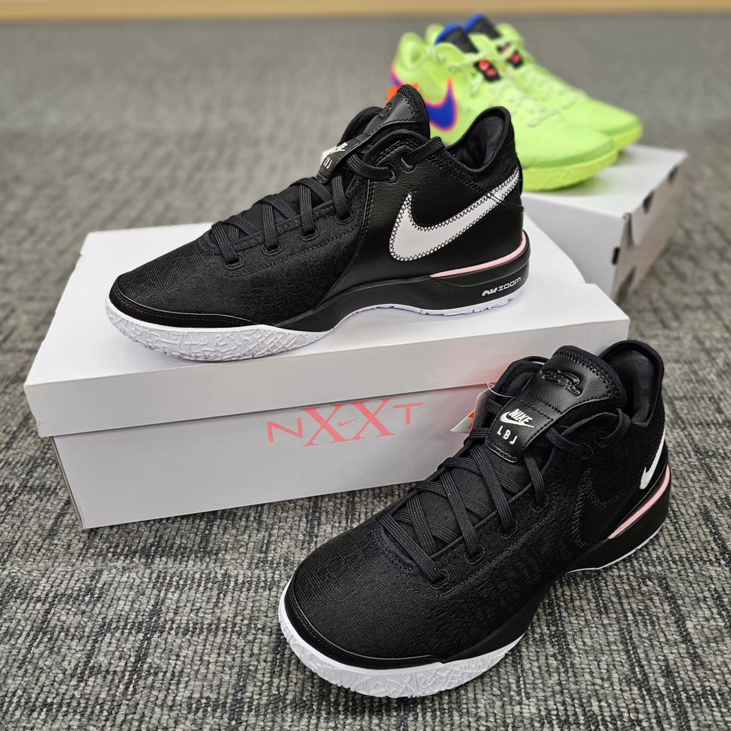 Nike LeBron NXXT Gen EP Black Medium Soft Pink 착용 스타일 - 3