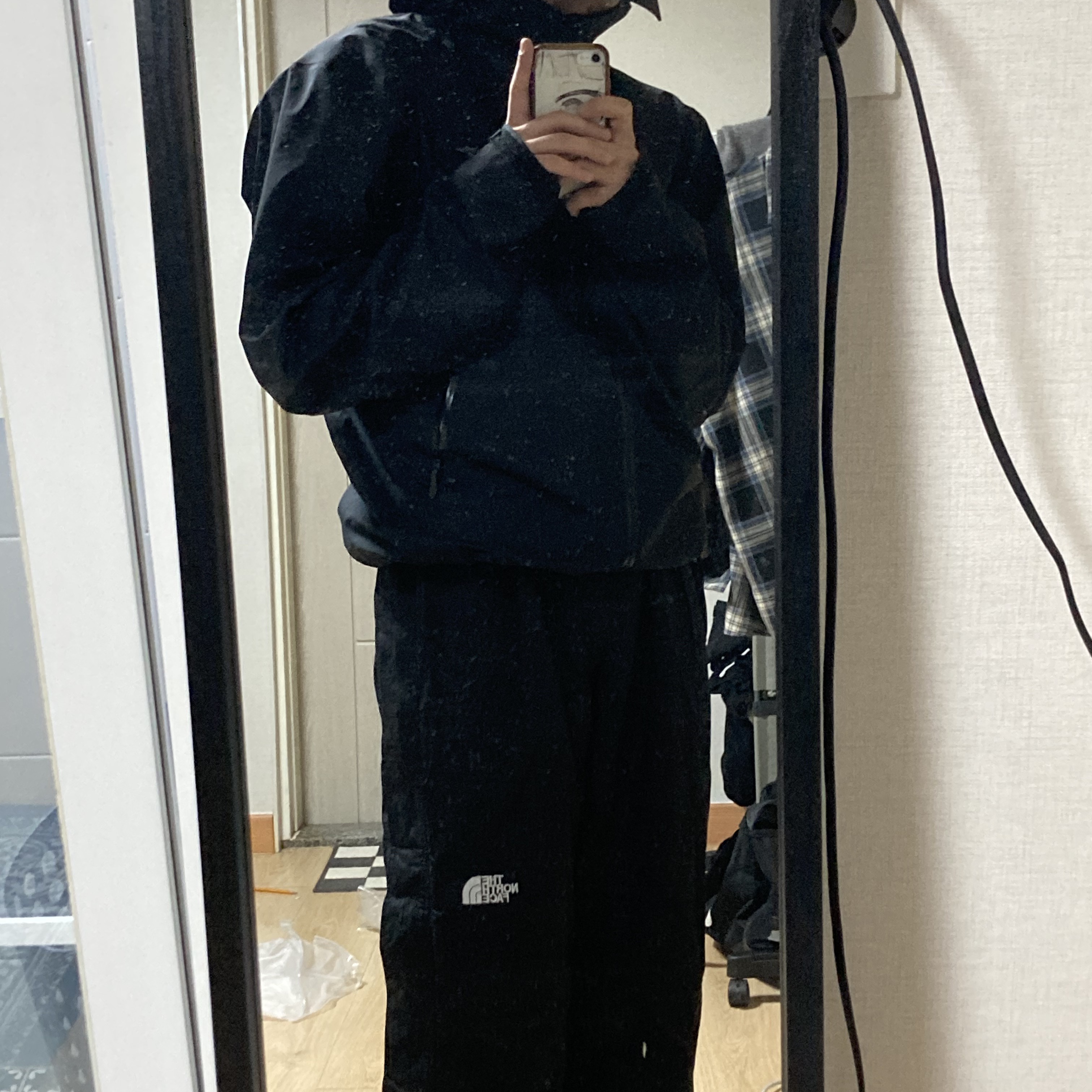 Arc'teryx Beta Jacket Black 착용 스타일