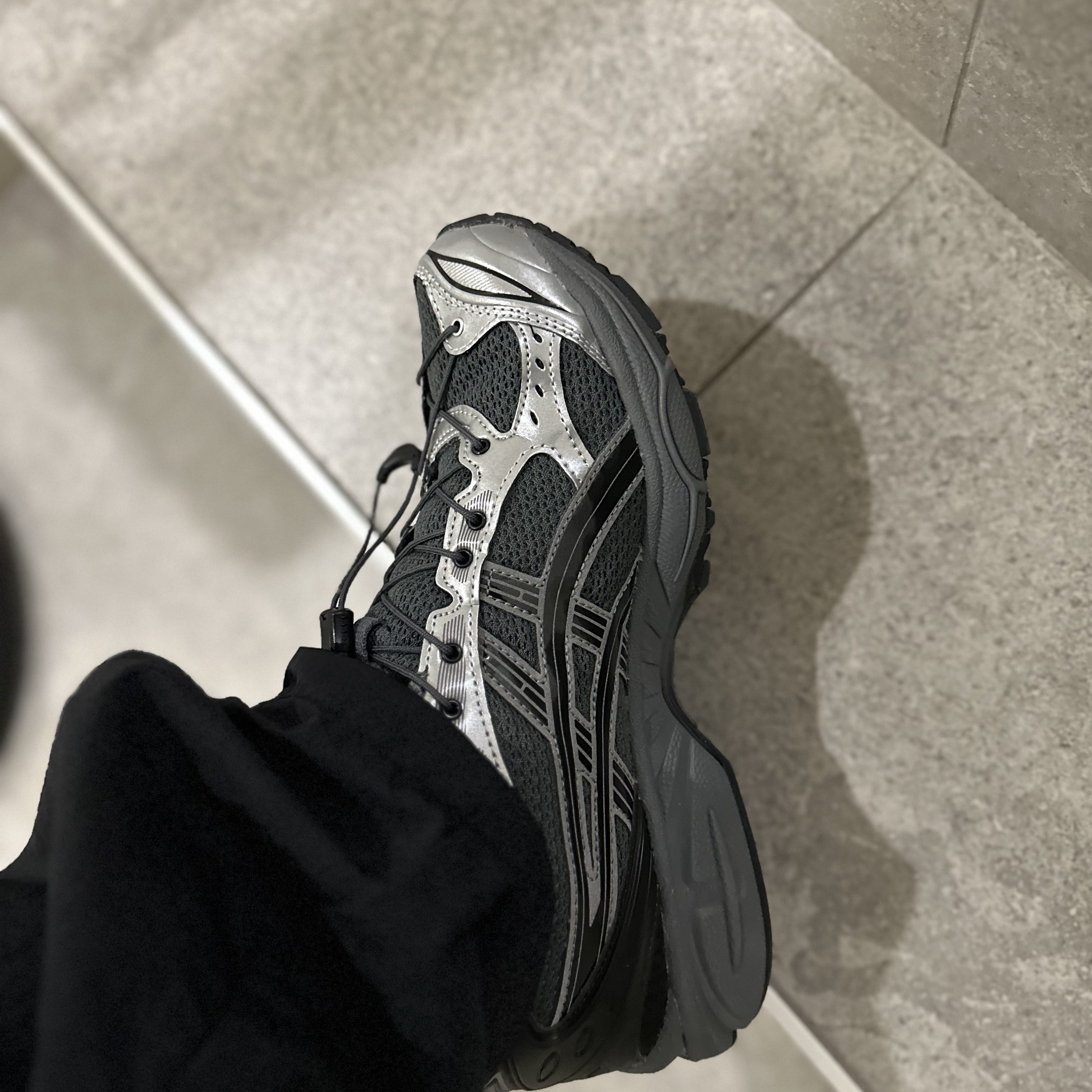 Asics x Unaffected Gel-Kayano 14 Silver Moon 착용 스타일 - 2