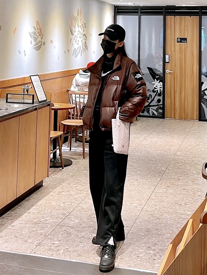 (W) Nike Air Force 1 '07 Low Triple Black, (W) Nike NSW Phoenix Fleece High Waisted Wide Leg Sweatpants Black - US/EU 착용 스타일 - 2