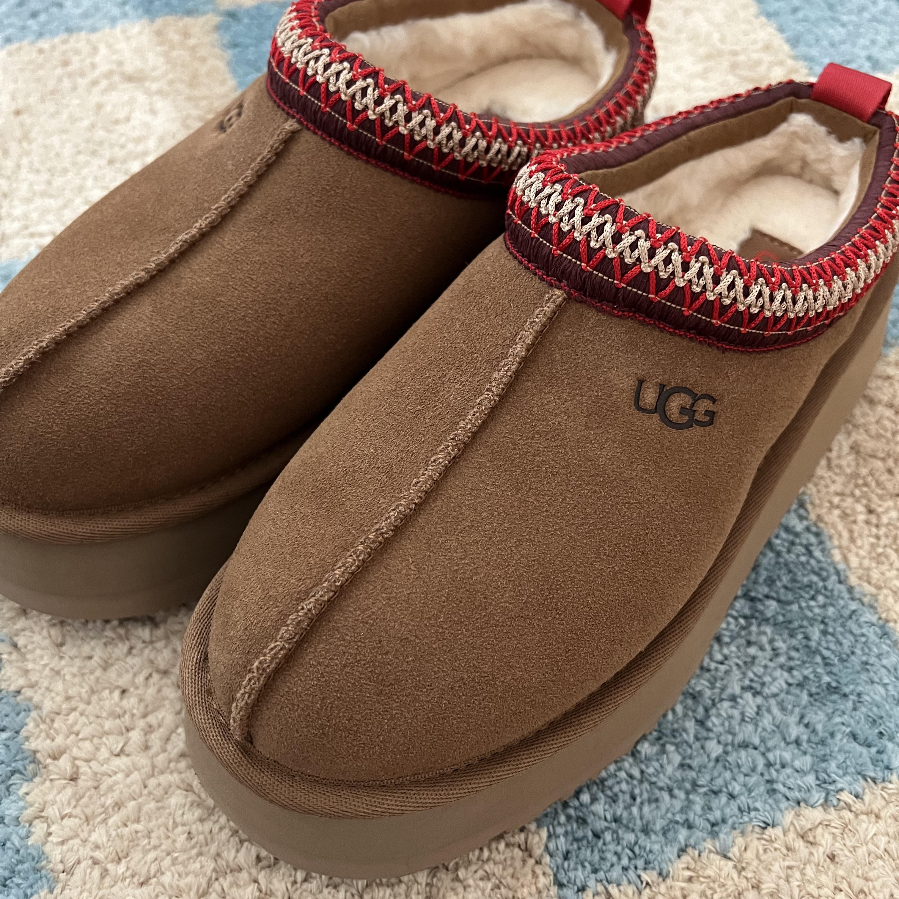 (W) UGG Tazz Slipper Chestnut 착용 스타일