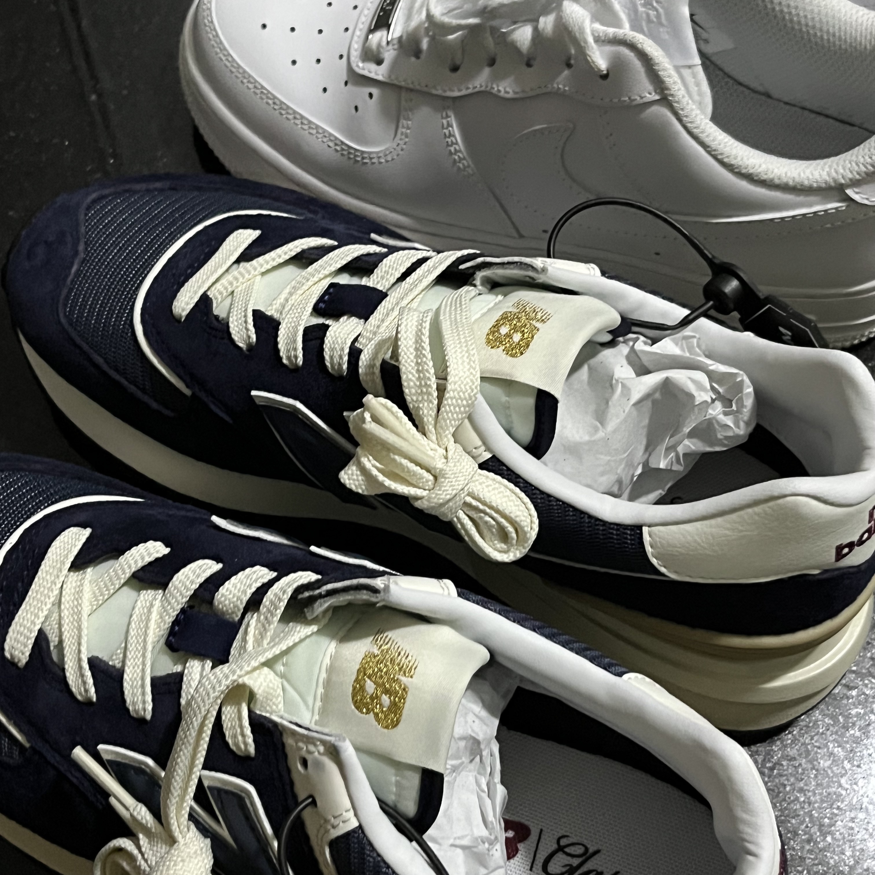 New Balance 574 Legacy Navy, (W) Nike Air Force 1 '07 Low White 착용 스타일 - 1