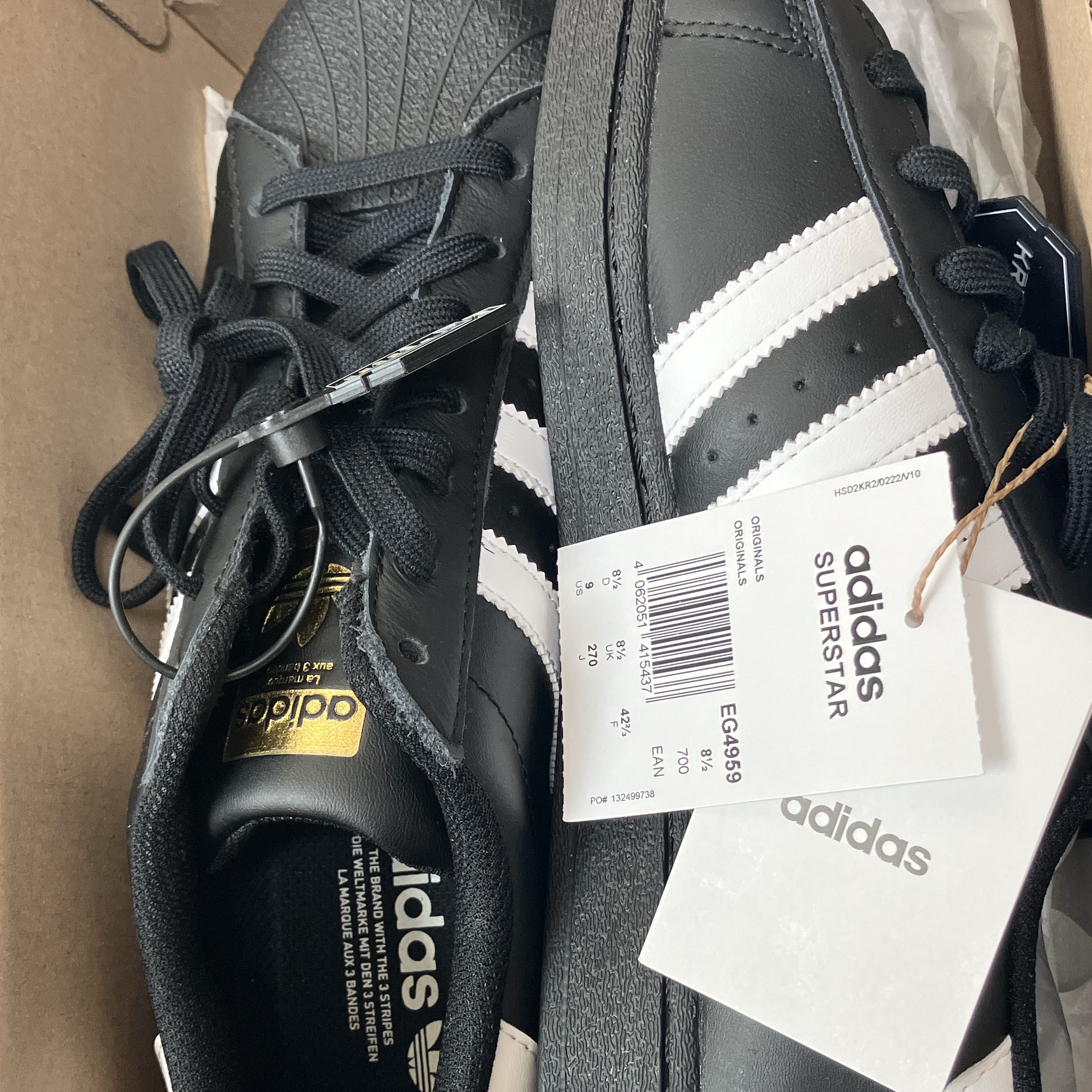 Adidas Superstar Core Black White 착용 스타일 - 1