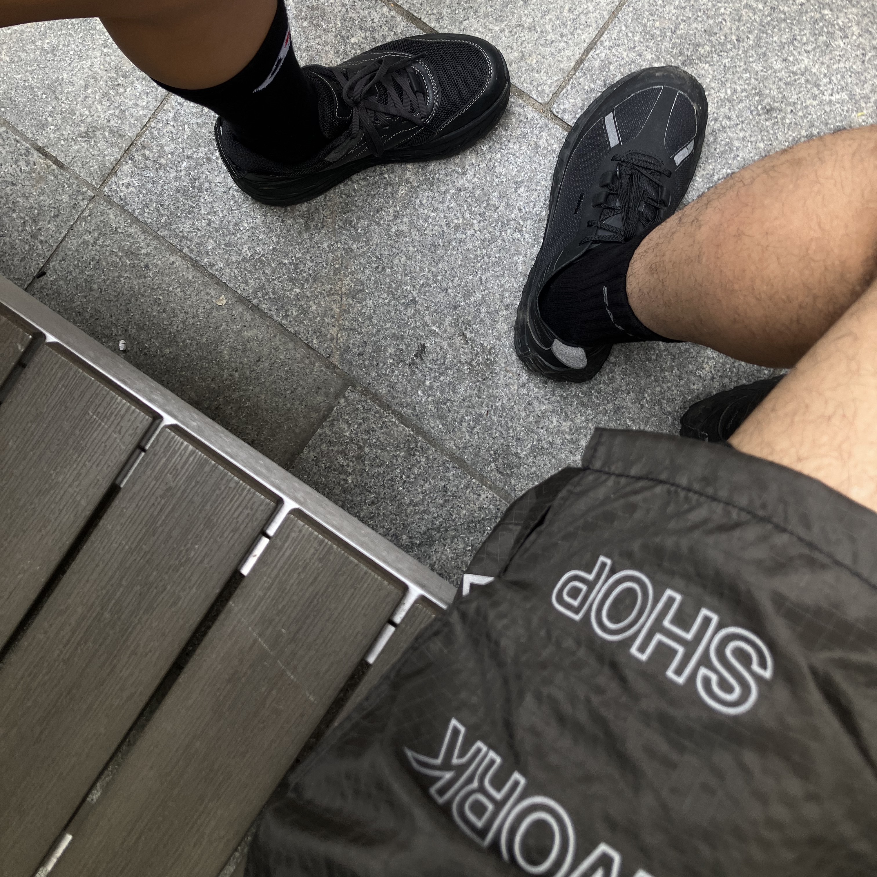 Our Legacy Work Shop Running Shorts Ripstop Washed Black, Norda 001/A Stealth Black 착용 스타일
