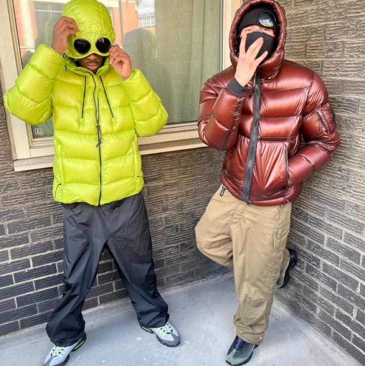C.P. Company D.D Shell Hooded Quilted Down Jacket Olive Night - 23FW, Prada Tessuto Nylon Massenger Bag Black 착용 스타일 - 3