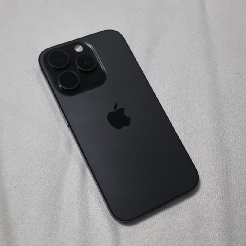 Apple iPhone 15 Pro 128GB Black Titanium (Korean Ver.) 착용 스타일