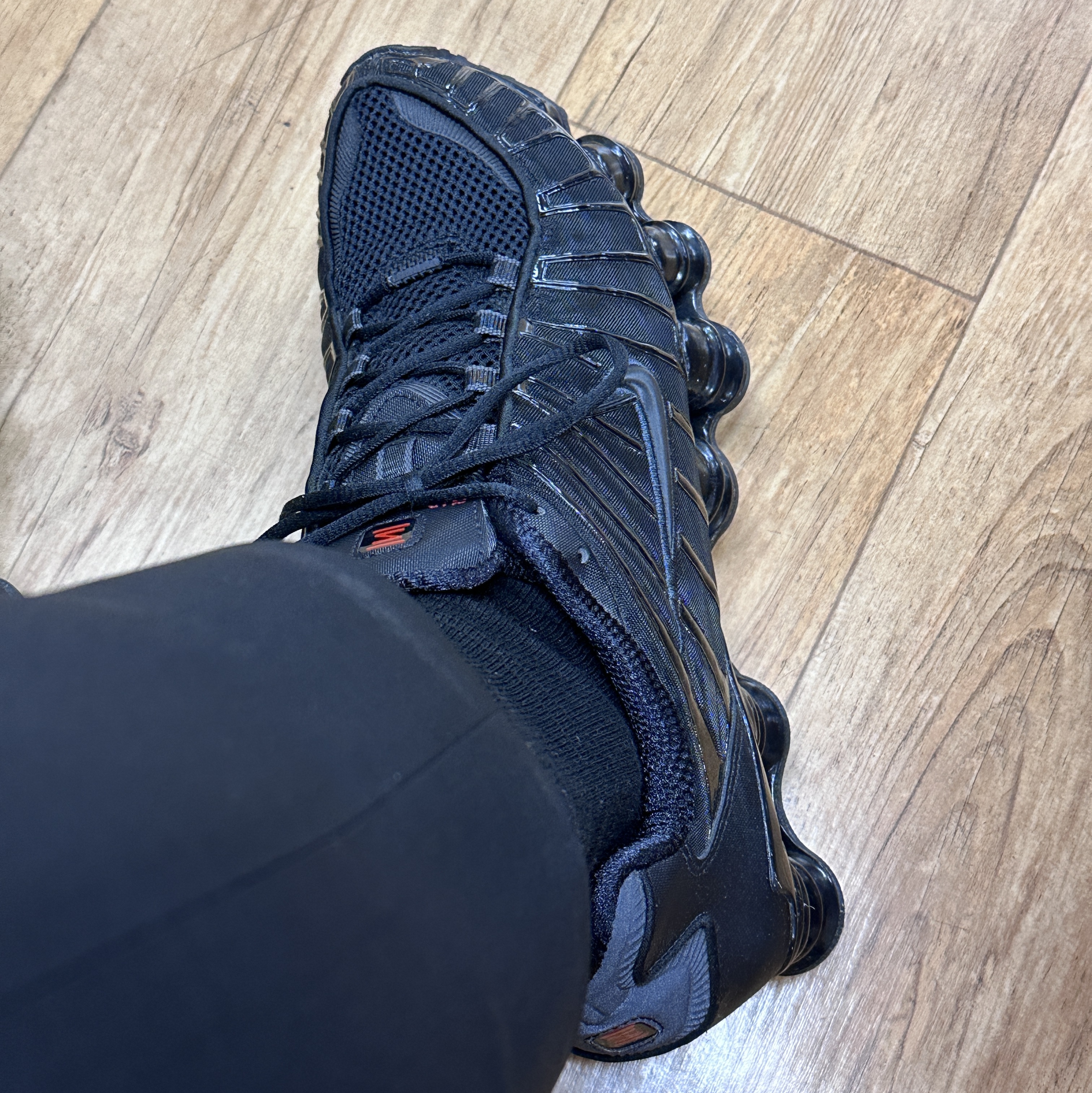 (W) Nike Shox TL Black and Max Orange 착용 스타일