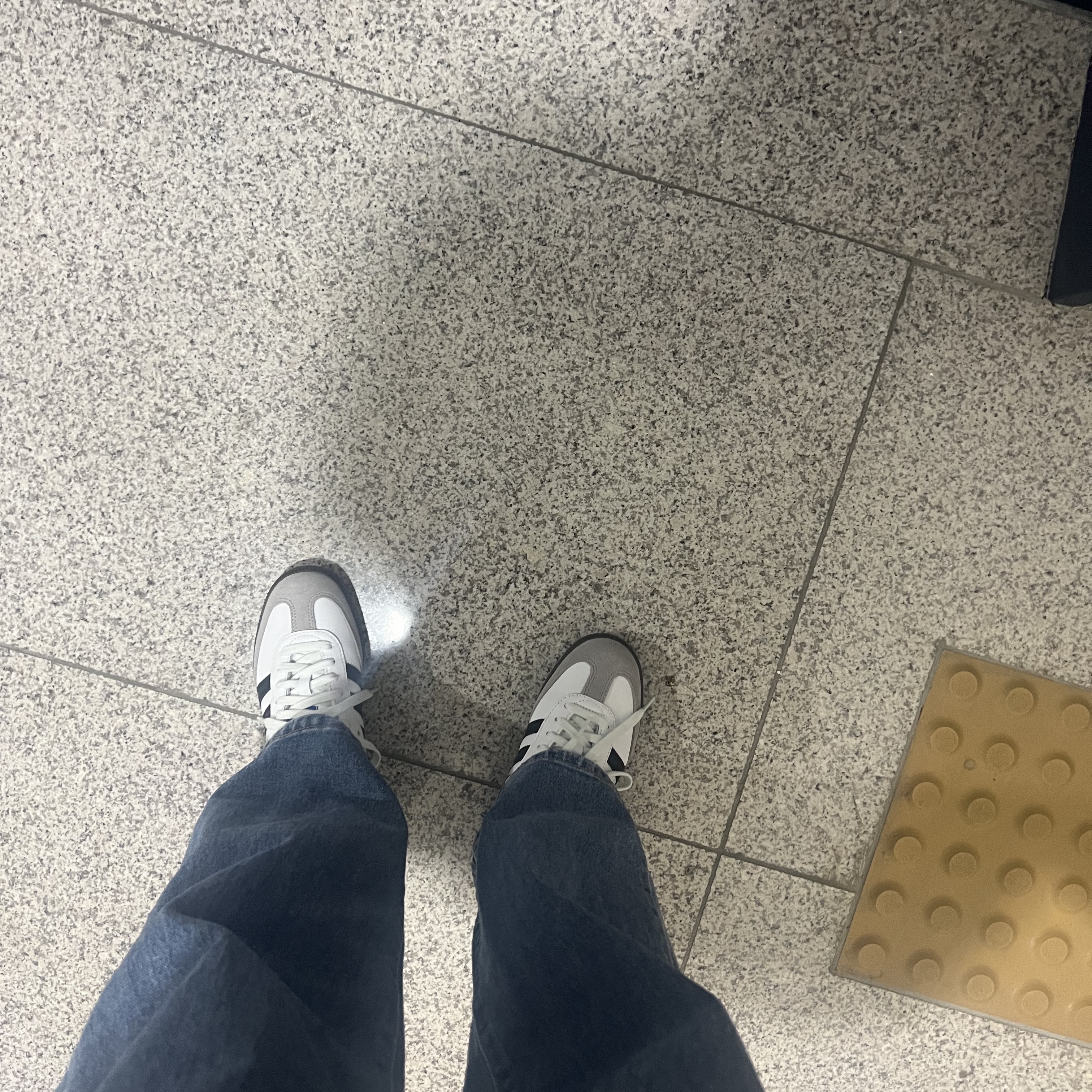 Adidas Samba OG Cloud White 착용 스타일 - 2