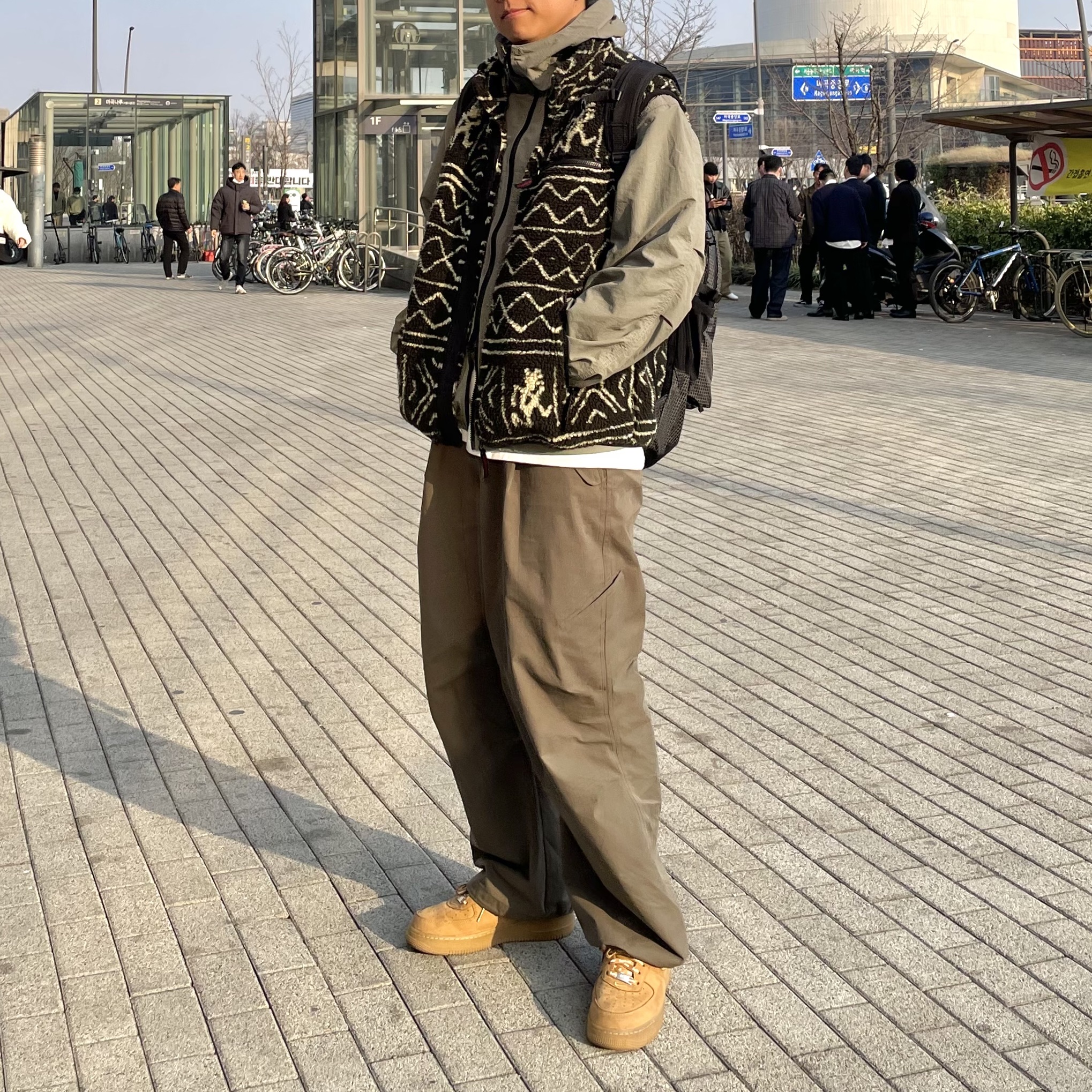 Thisisneverthat x Gramicci Fleece Vest Brown, Nike x Supreme Air Force 1 Low Flax 착용 스타일