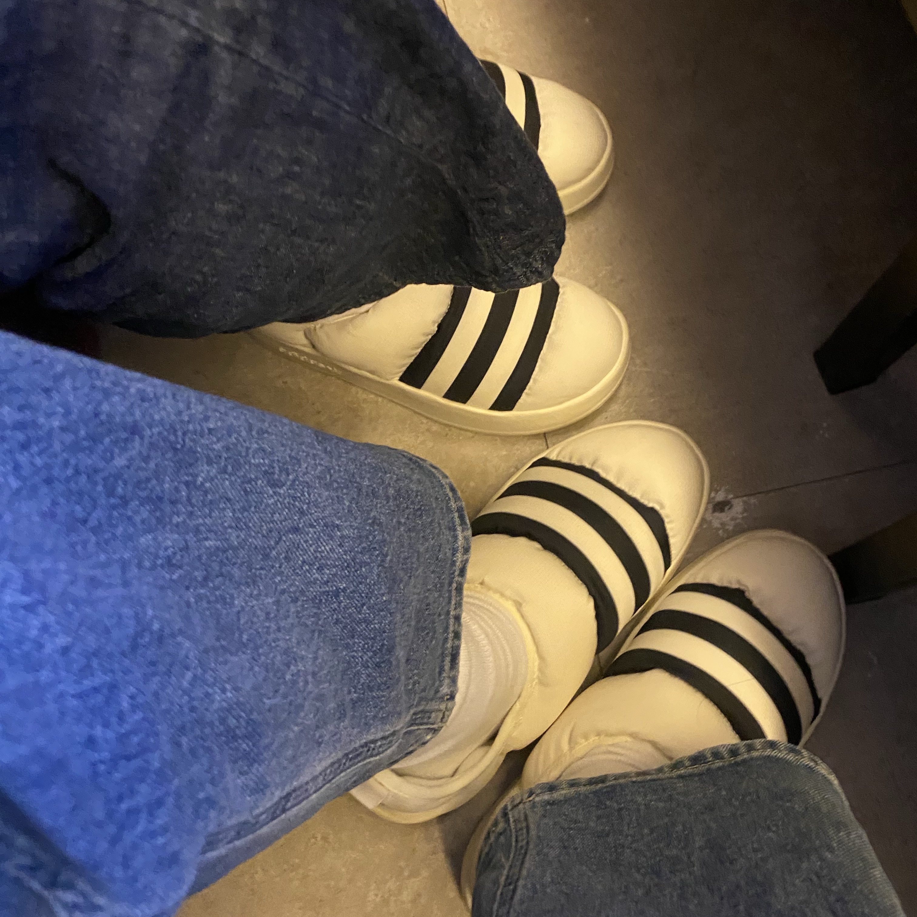 Adidas Puffylette Off White 착용 스타일