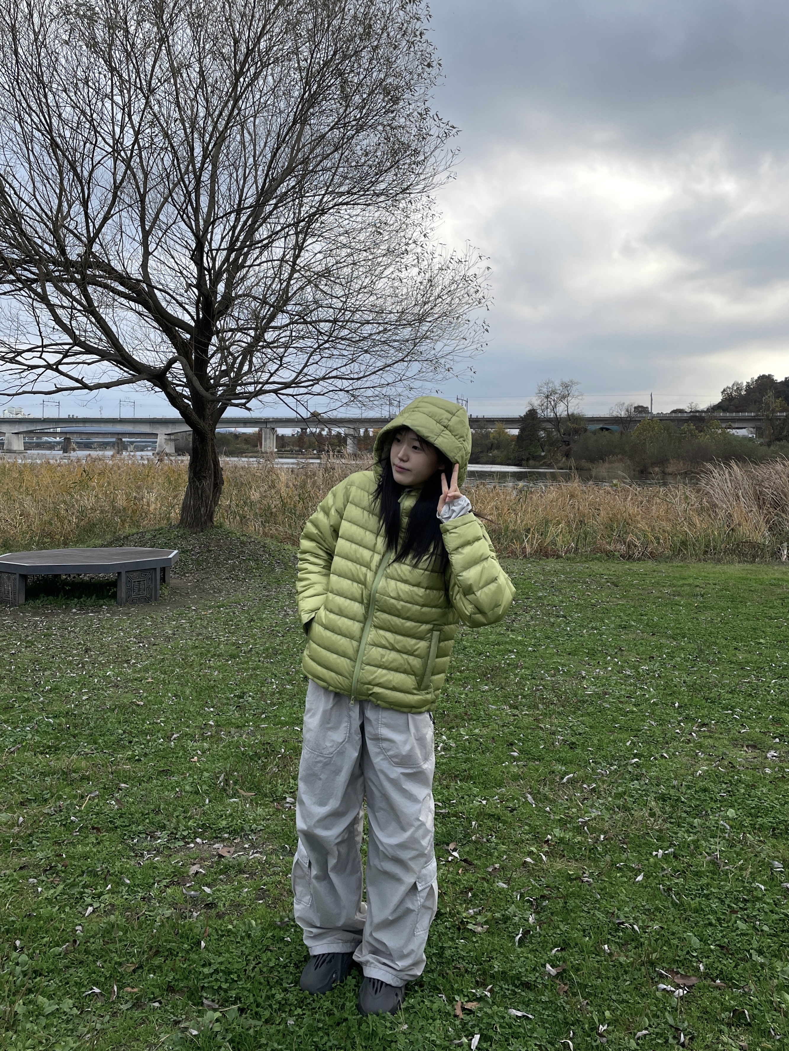 Sansan Gear Suffix Puffer Jacket Light Green - 23FW, Adidas Yeezy Foam RNNR Carbon 착용 스타일 - 4