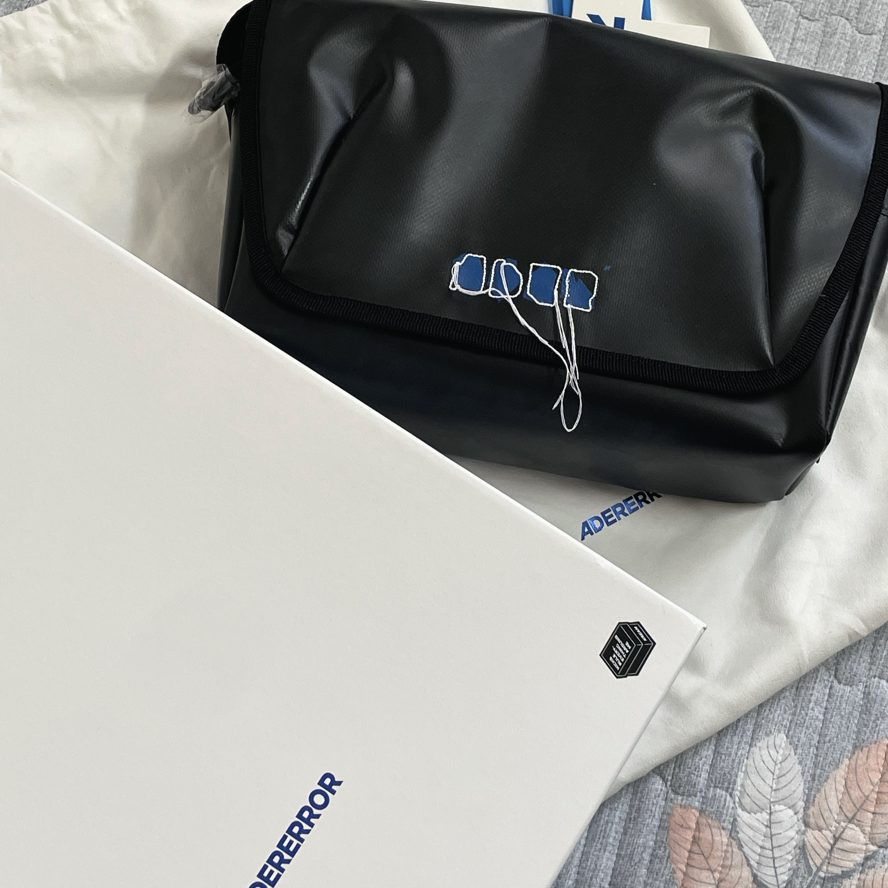 Ader Error Trace Admore Crossbody Bag Black 착용 스타일