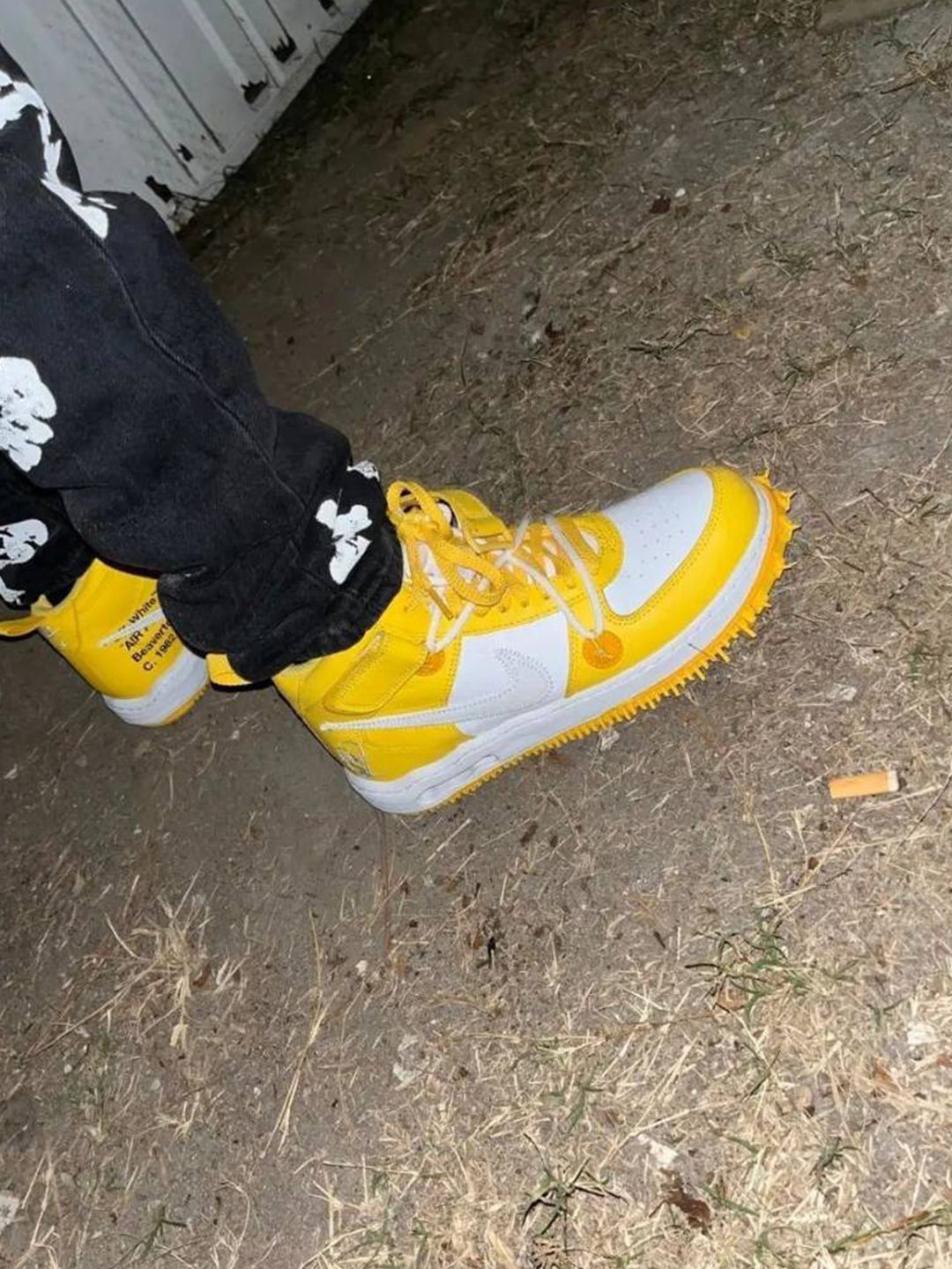 Nike x Off-White Air Force 1 Mid SP Leather Varsity Maize 착용 스타일 - 3