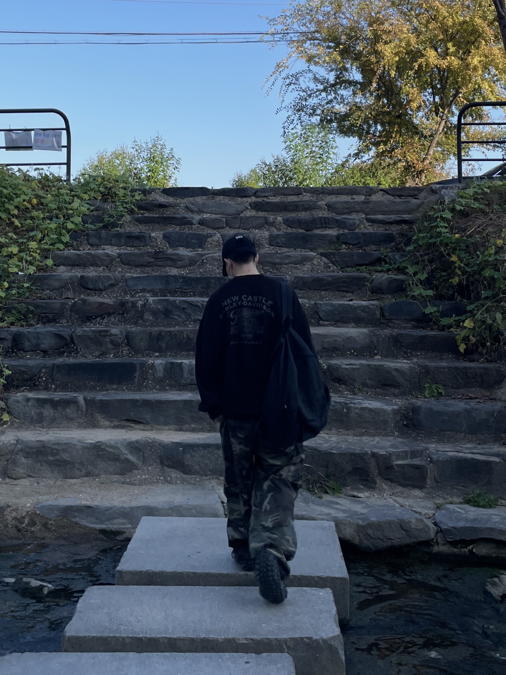 Balenciaga Defender Sneakers Black, Yeezy Gap Engineered By Balenciaga Flame Cap Black 착용 스타일 - 5