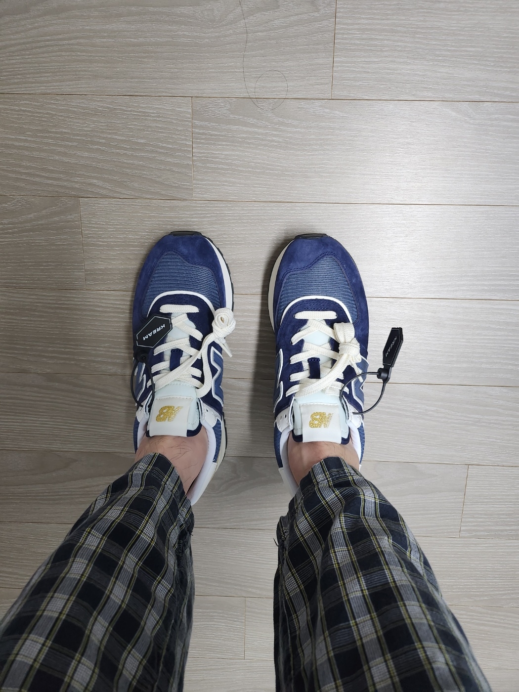 New Balance 574 Legacy Navy 착용 스타일