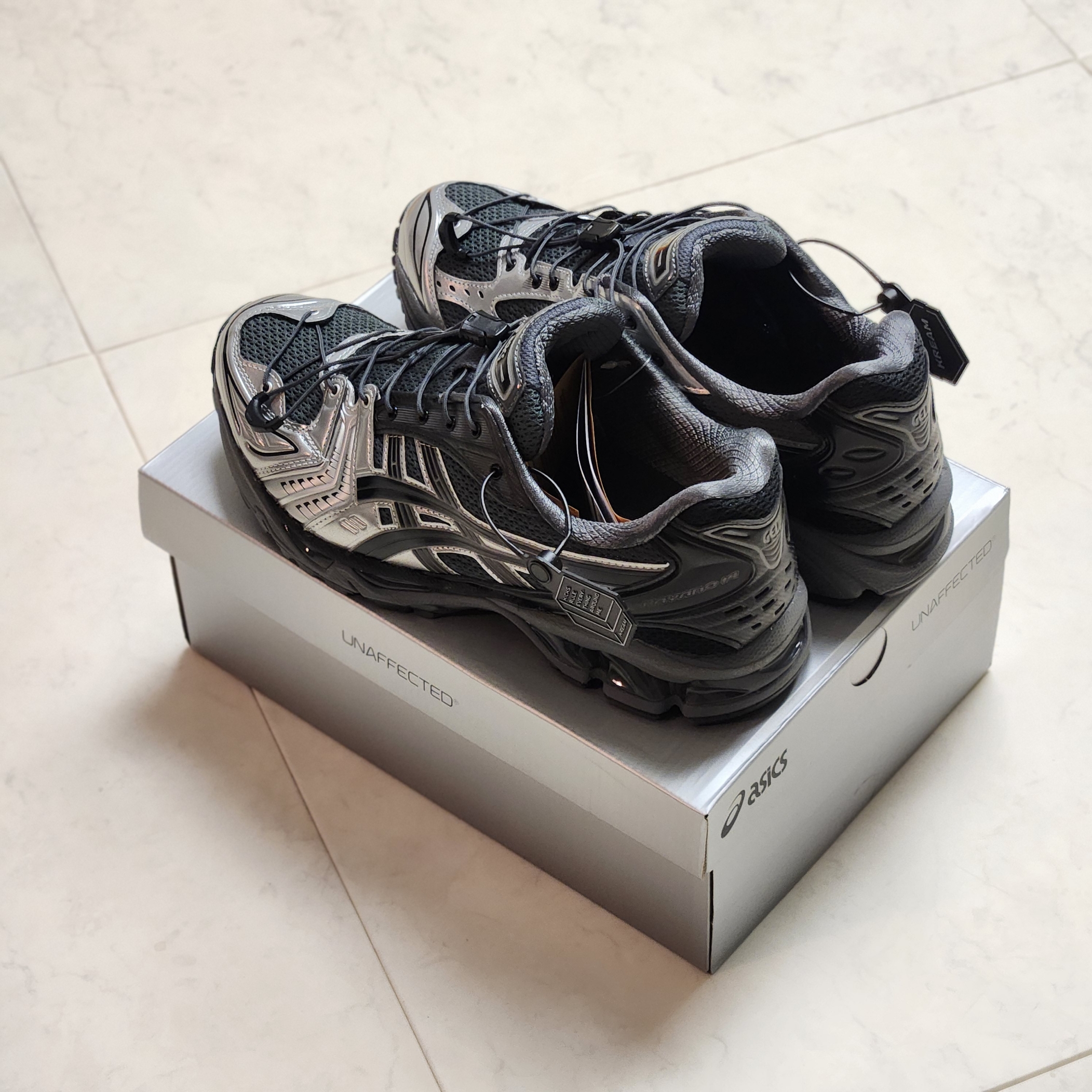 Asics x Unaffected Gel-Kayano 14 Silver Moon 착용 스타일 - 2