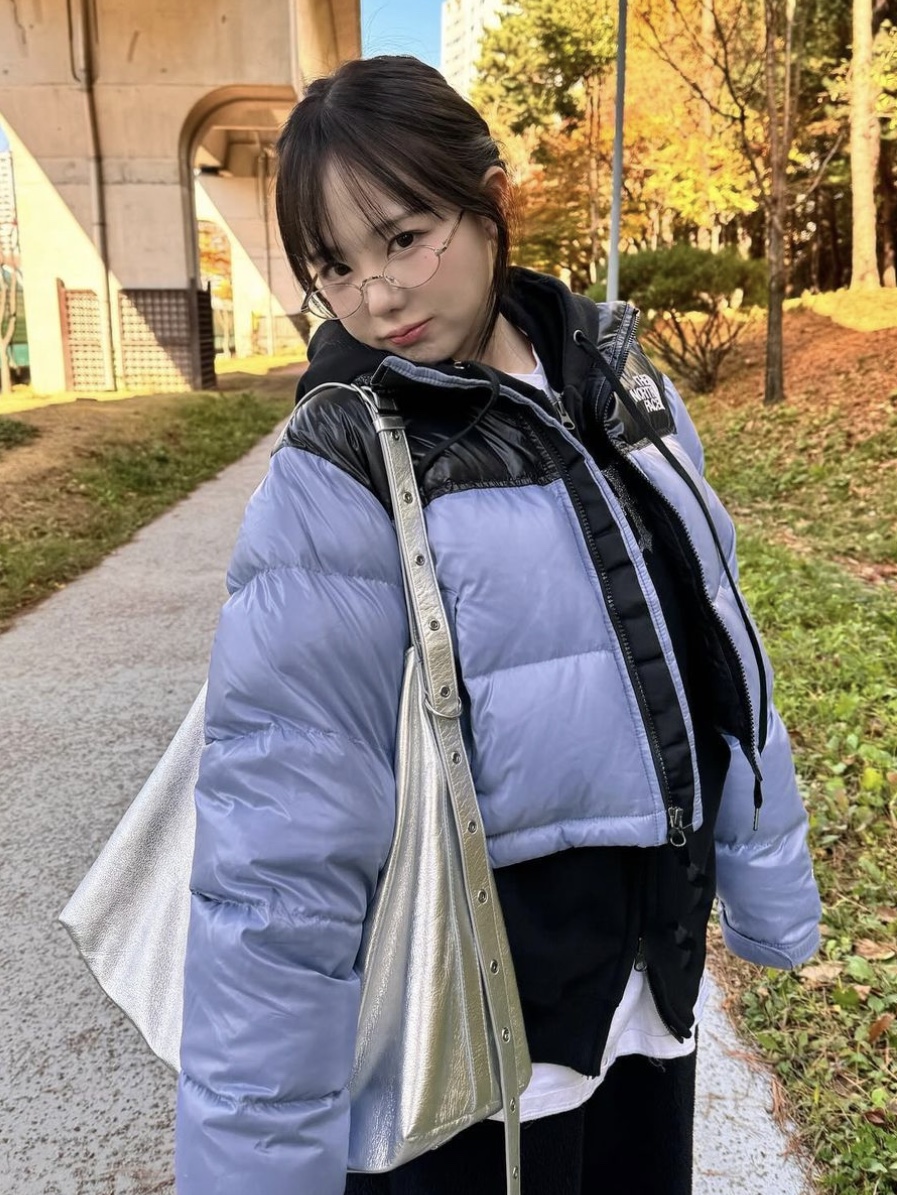 (W) The North Face Nuptse Short Jacket Folk Blue 착용 스타일