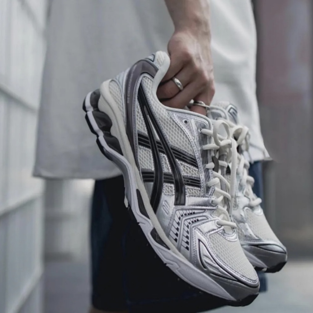 Asics Gel-Kayano 14 Cream Black 착용 스타일 - 5