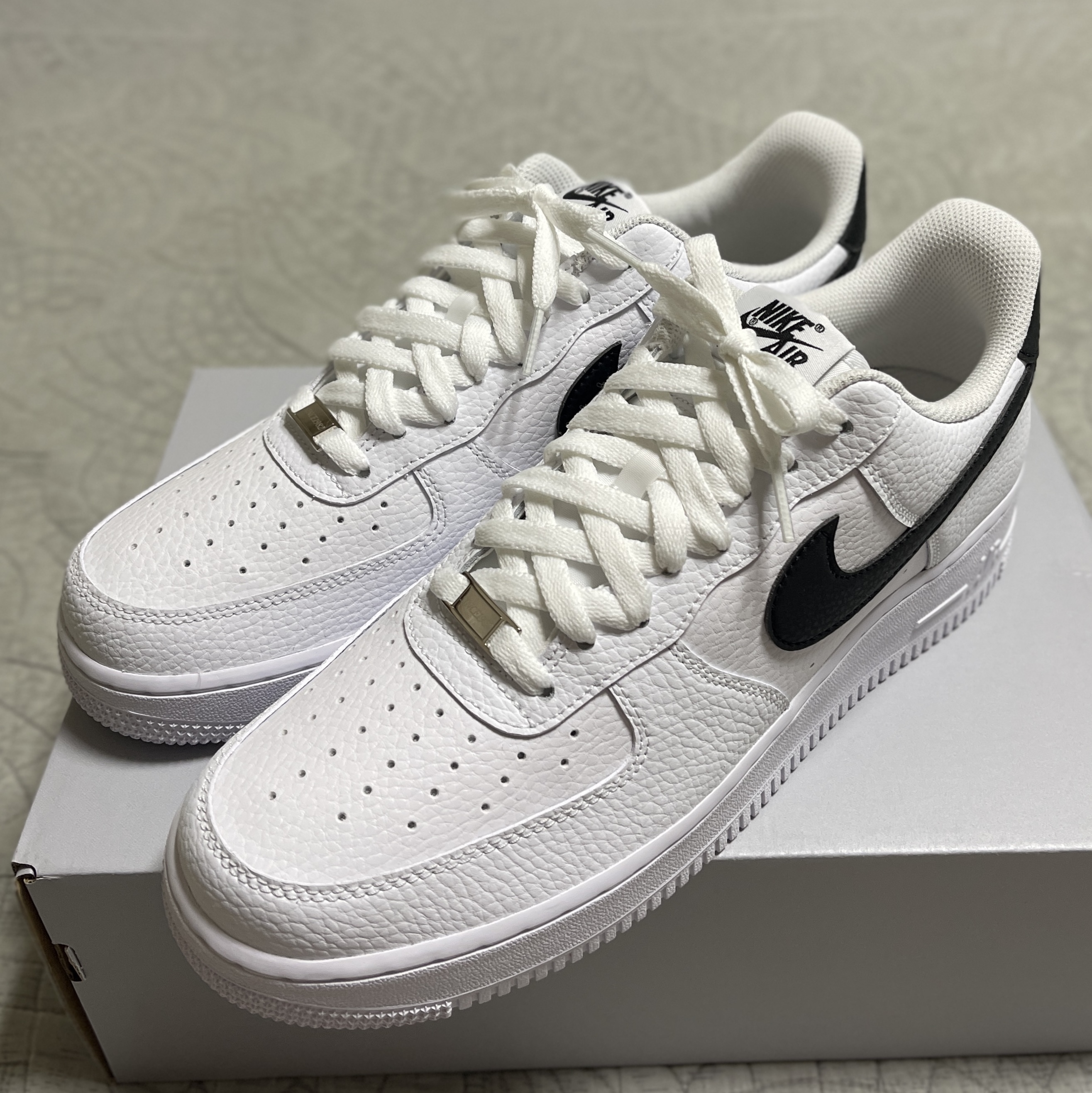 Nike Air Force 1 '07 White Black 착용 스타일 - 2