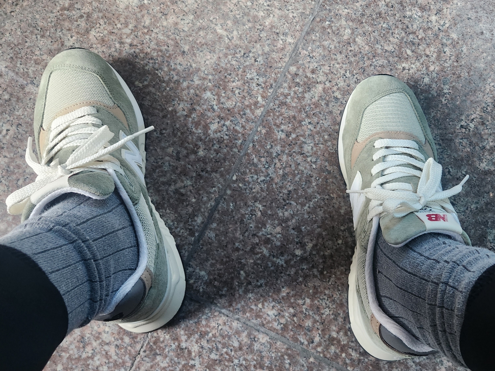 New Balance 998 Made in USA Olive Incense 착용 스타일