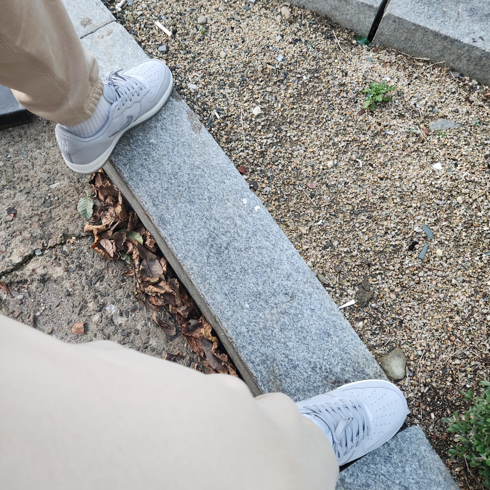 Nike Air Force 1 Low Retro Color of the Month Light Smoke Grey 착용 스타일