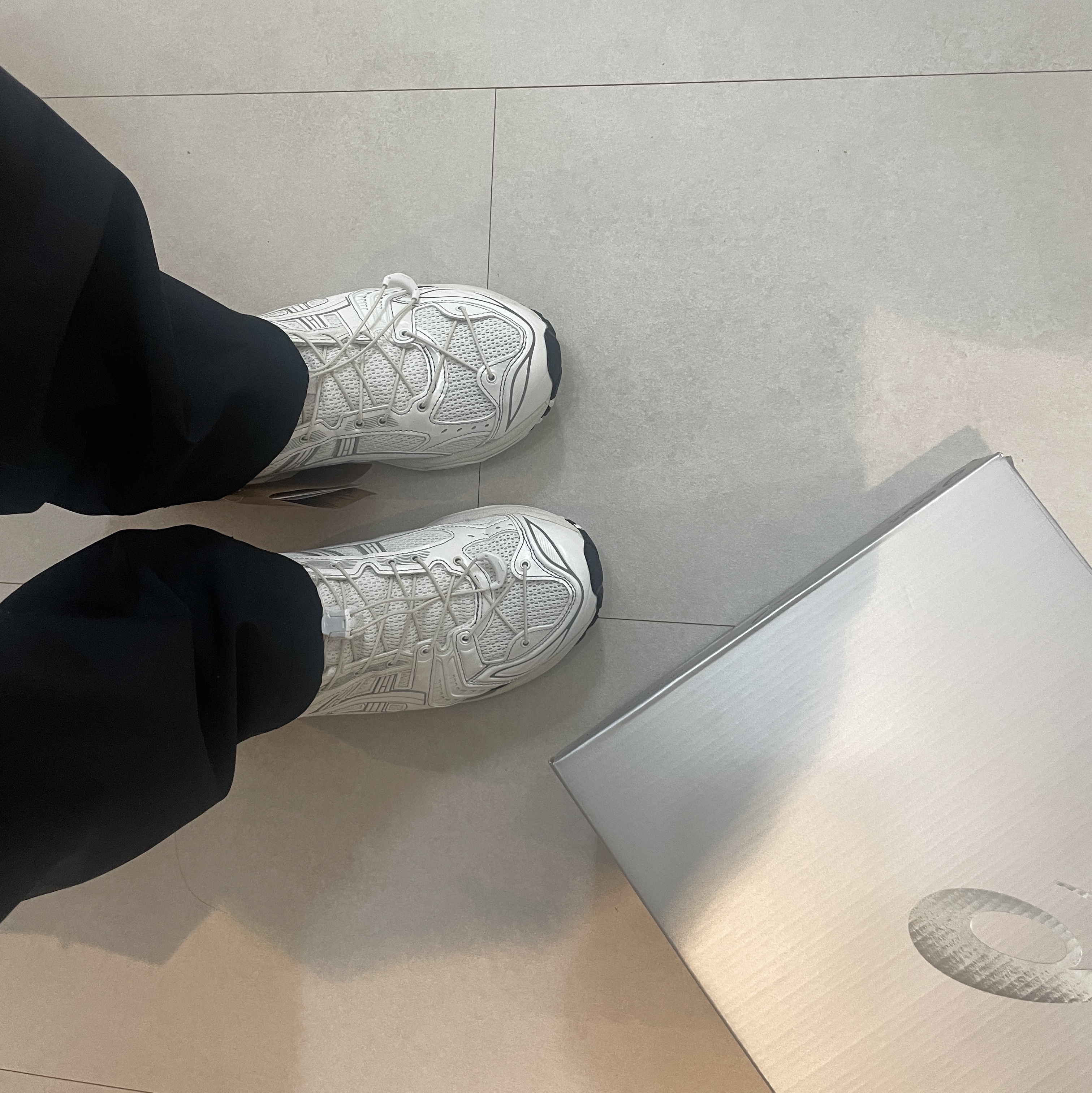 Asics x Unaffected Gel-Kayano 14 Galaxy White 착용 스타일 - 2