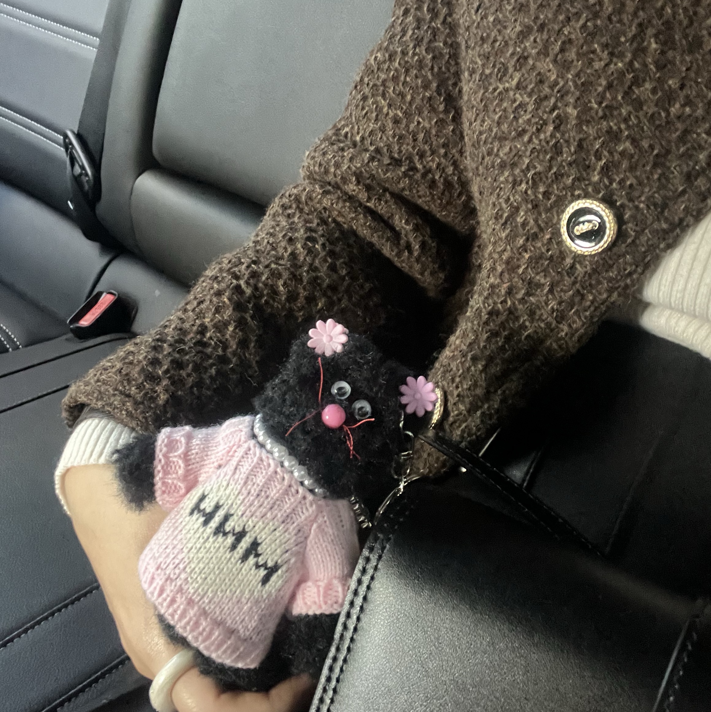 Monamhee Beulpingi Keyring with White Pants Black 착용 스타일 - 1