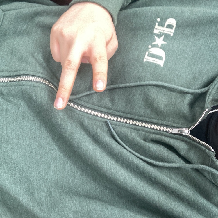 IAB Studio x D.P. Zip-Up Hoodie Dark Green 착용 스타일 - 1