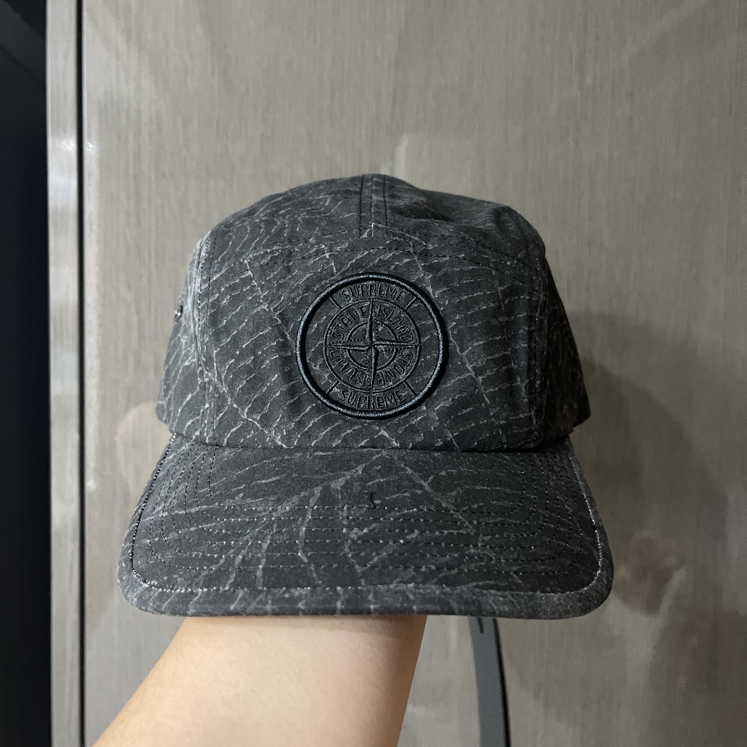 Supreme x Stone Island Camp Cap Black - 23FW 착용 스타일 - 1