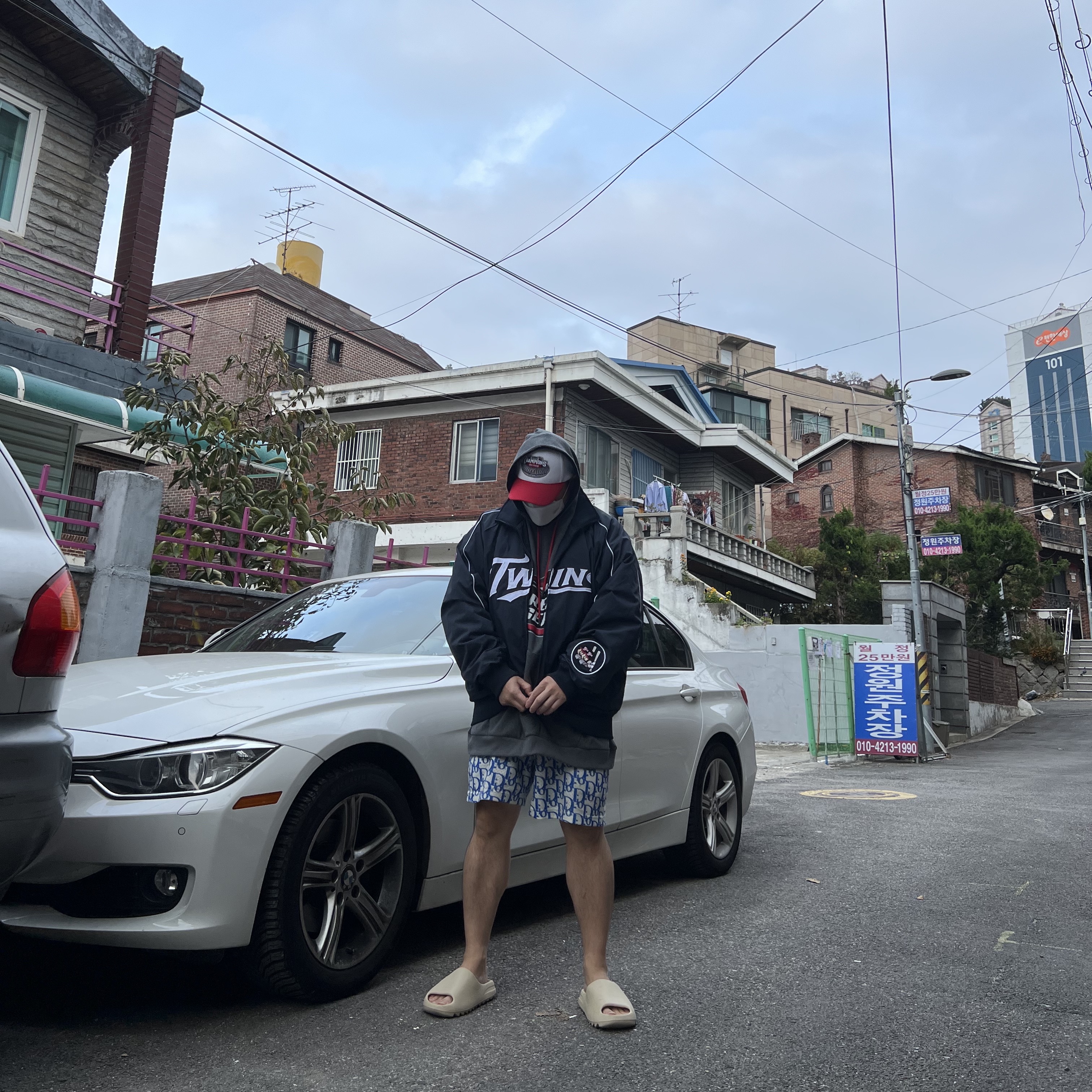 BDNS x LG TWINS Dugout Jacket Navy, Adidas Yeezy Slide Bone 2022/2023 착용 스타일