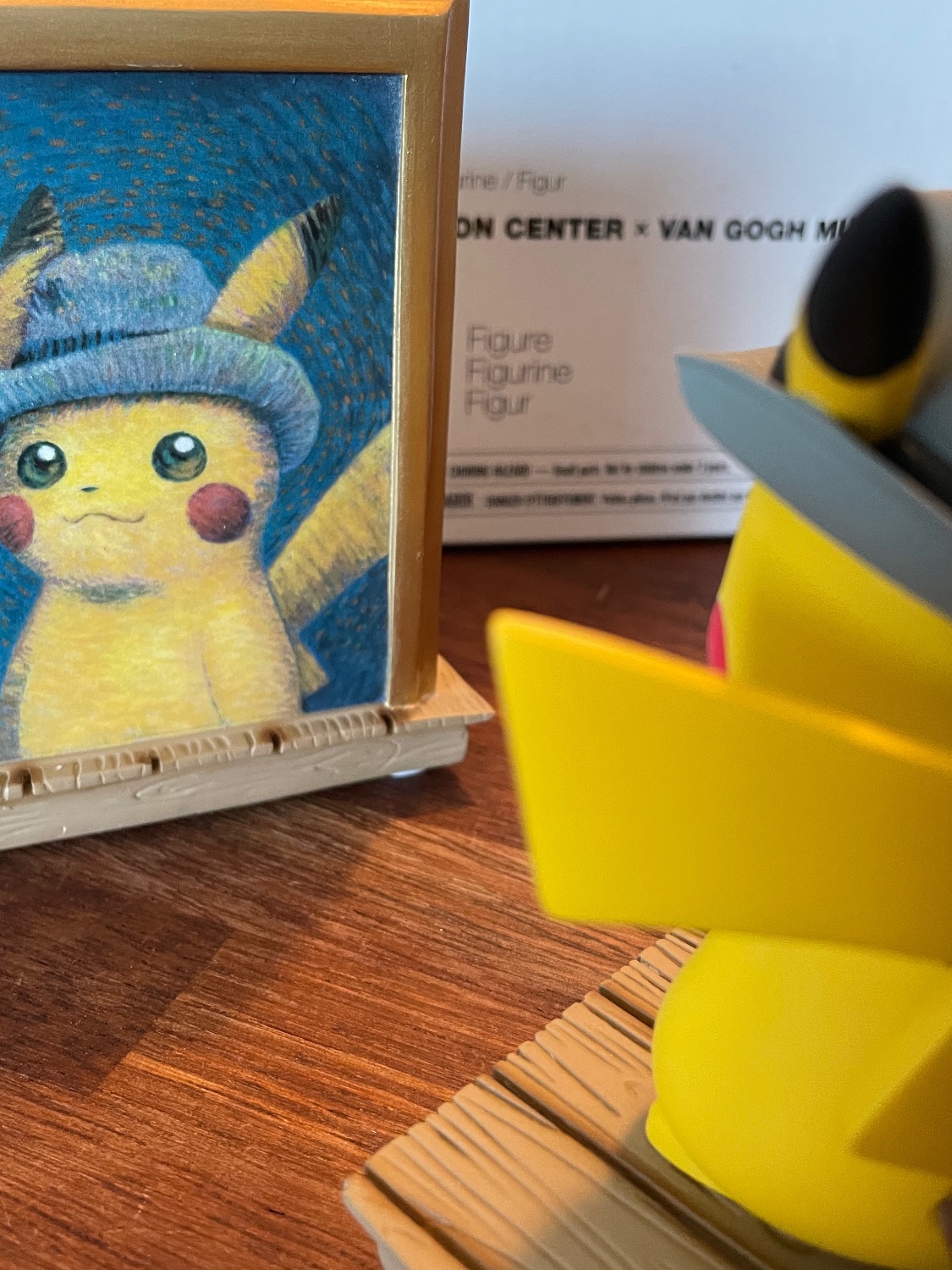 Pokemon Center x Van Gogh Museum Pikachu Inspired by Self-Portrait with Grey Felt Hat Figure 착용 스타일