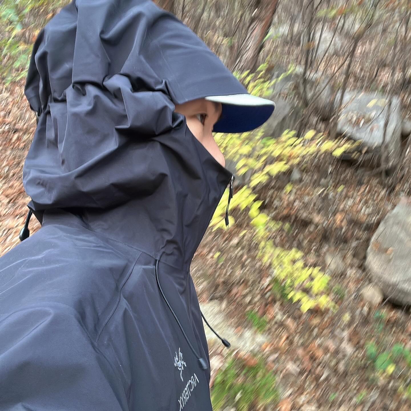 Arc'teryx Beta LT Jacket Black 착용 스타일 - 2