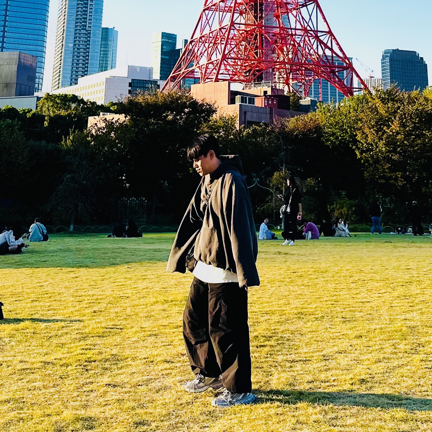 Yeezy Gap Engineered By Balenciaga Dove Hoodie Black, Balenciaga 3XL Sneakers Light Beige 착용 스타일