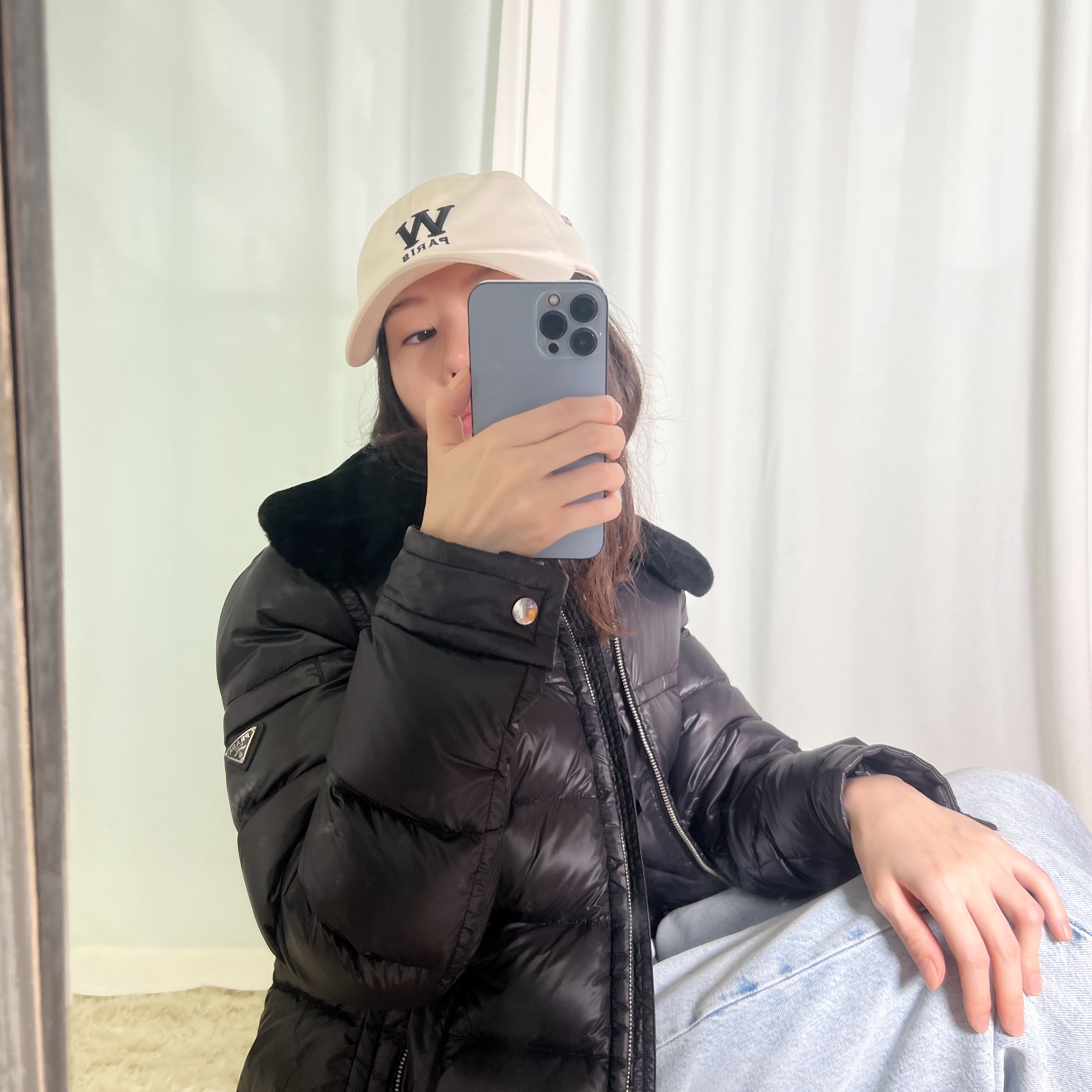 Prada Re-Nylon Down Coat Black 착용 스타일 - 1