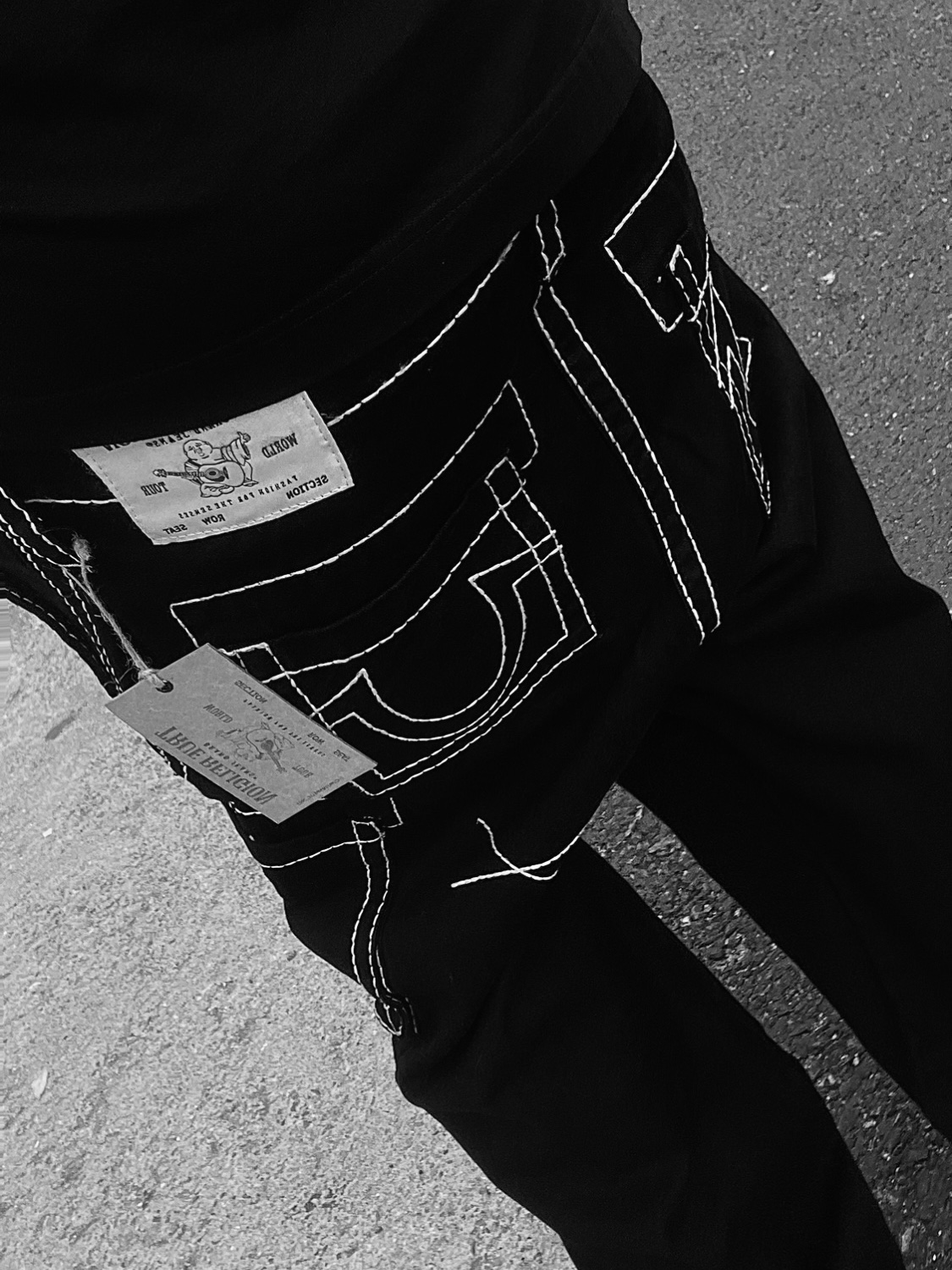 Supreme x True Religion Denim Cargo Pants Black - 21FW, True Religion Big T Origin Trucker Jacket Black 착용 스타일 - 1