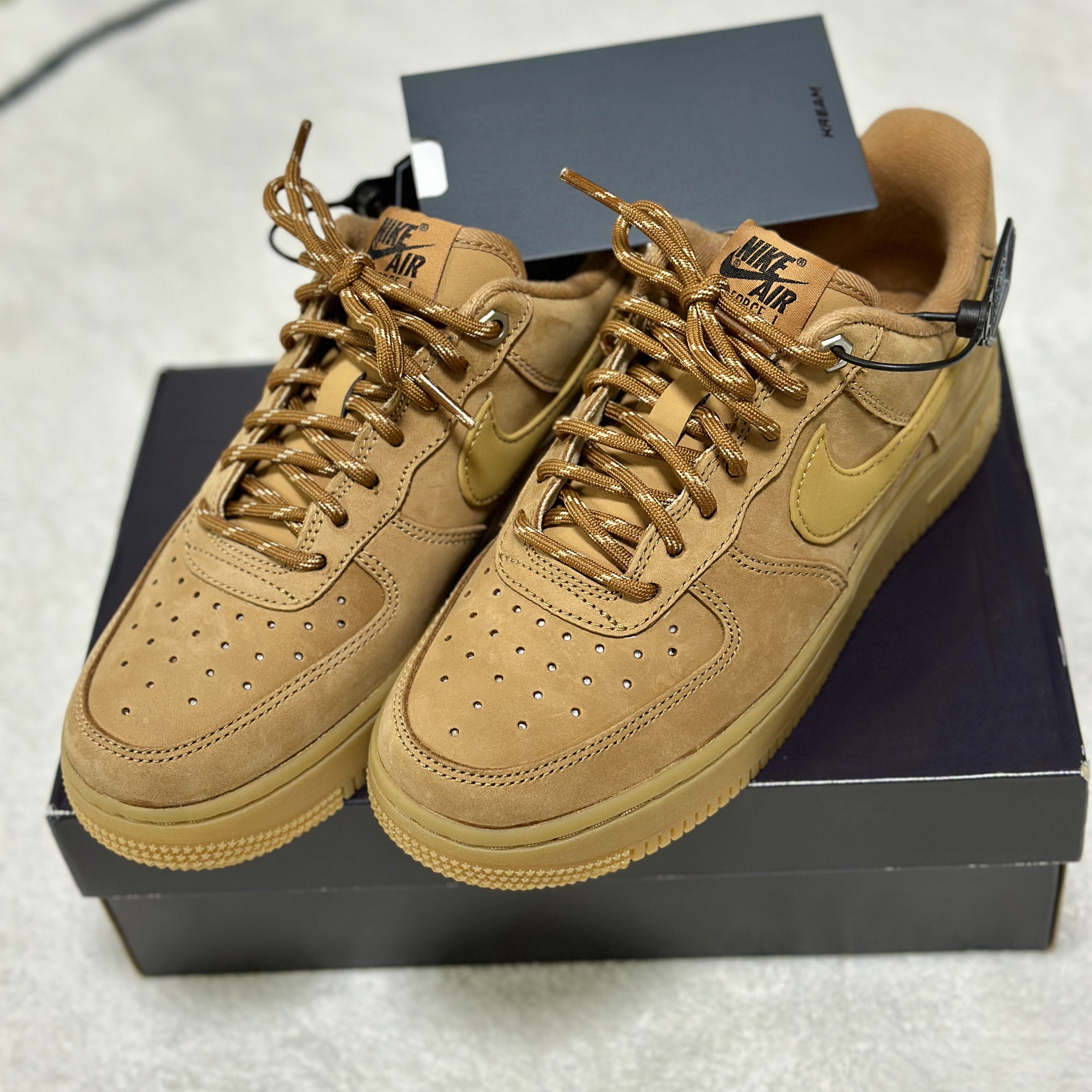 Nike Air Force 1 '07 WB Flax 착용 스타일