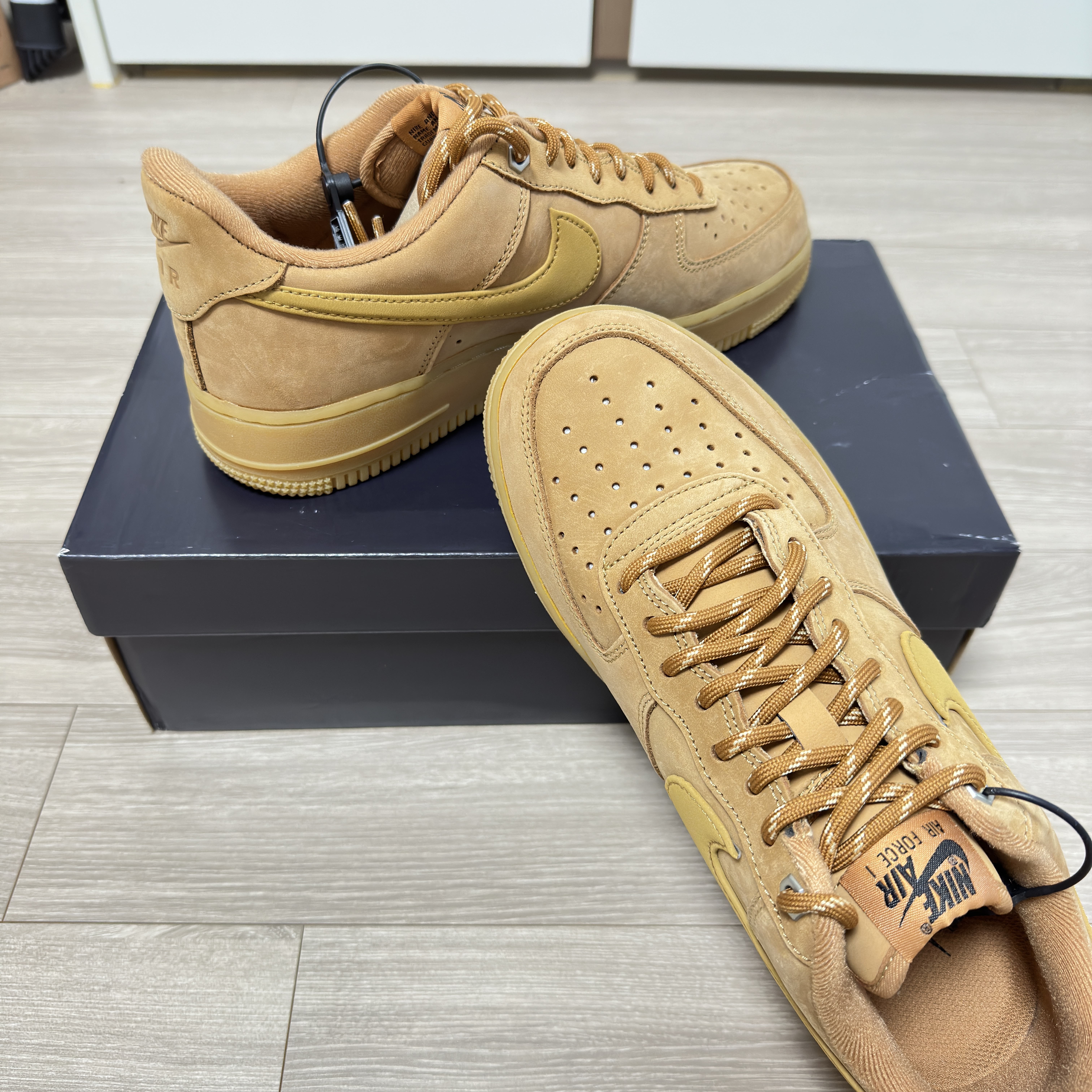 Nike Air Force 1 '07 WB Flax 착용 스타일