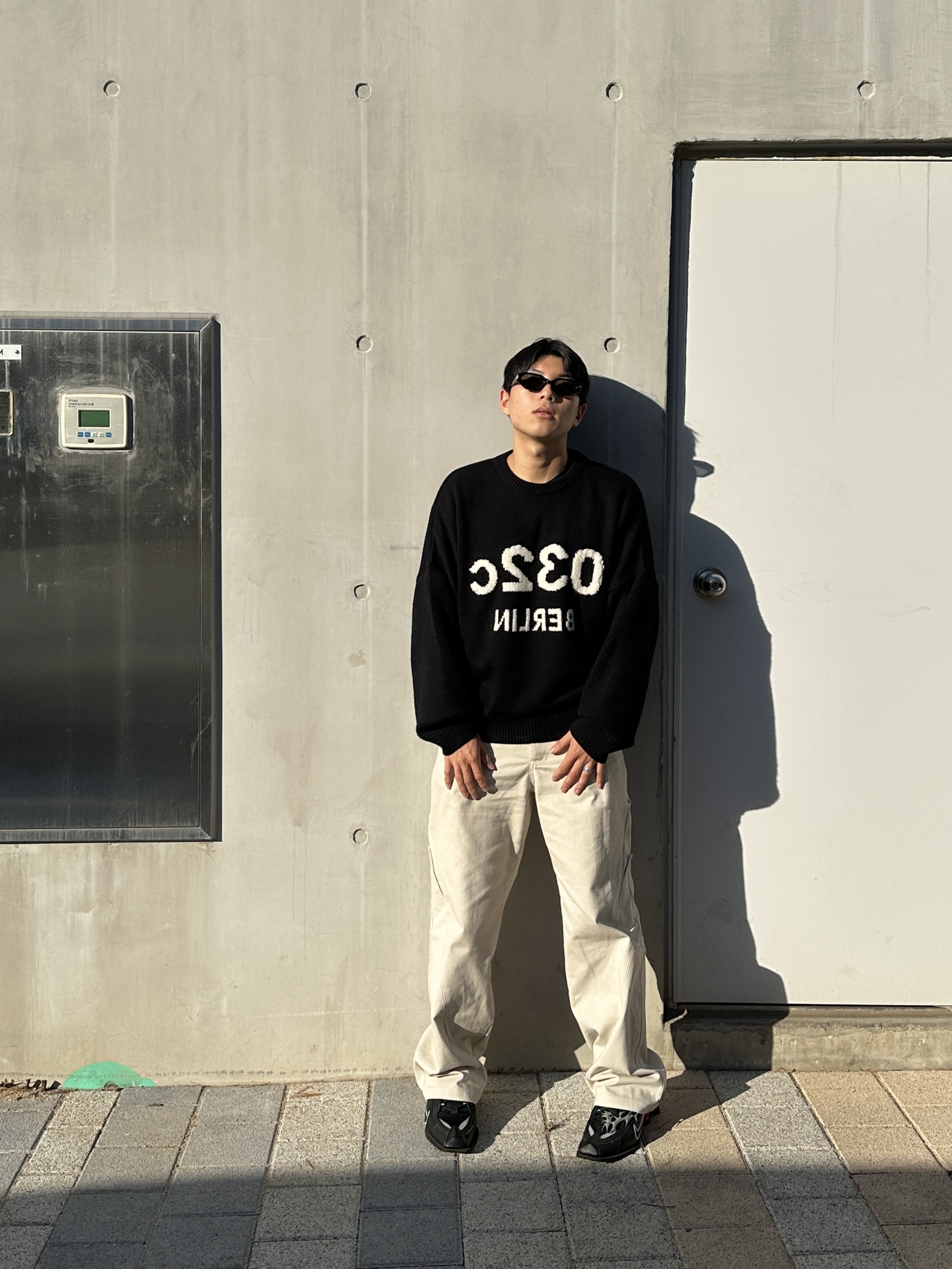 Test Artifact TASH Dubre 001 Steel, Nike x Martine Rose Shox MR4 Black 착용 스타일 - 1