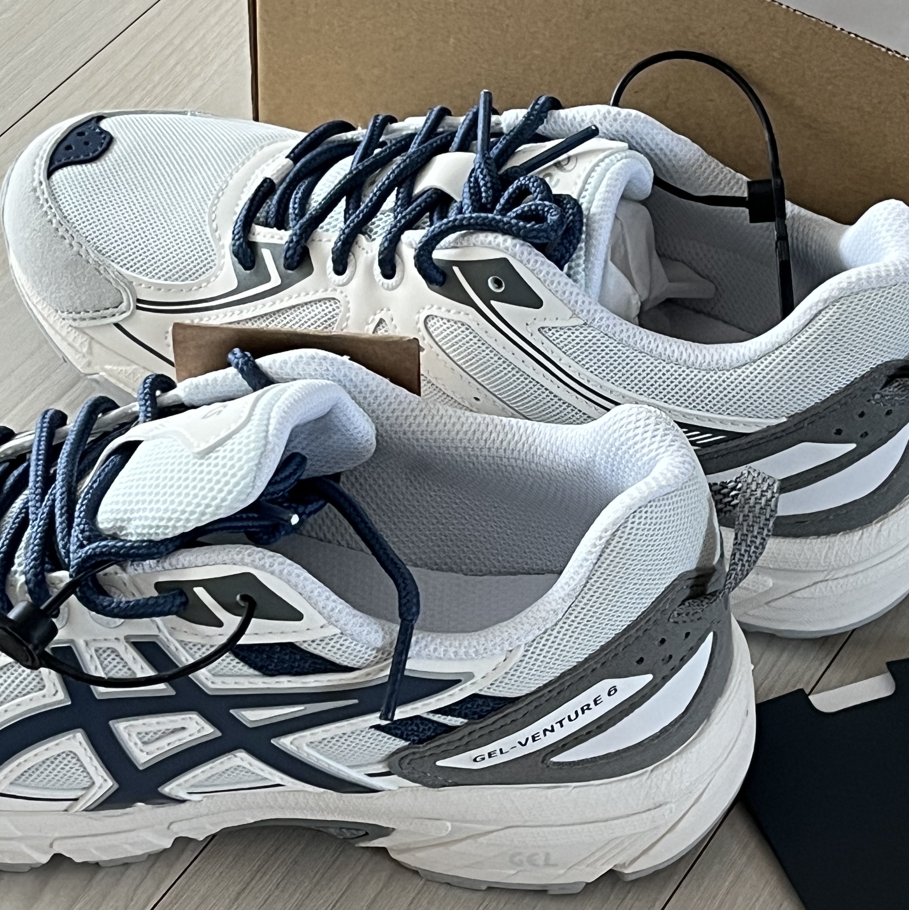 Asics Gel-Venture 6 Bering Sea 착용 스타일 - 1