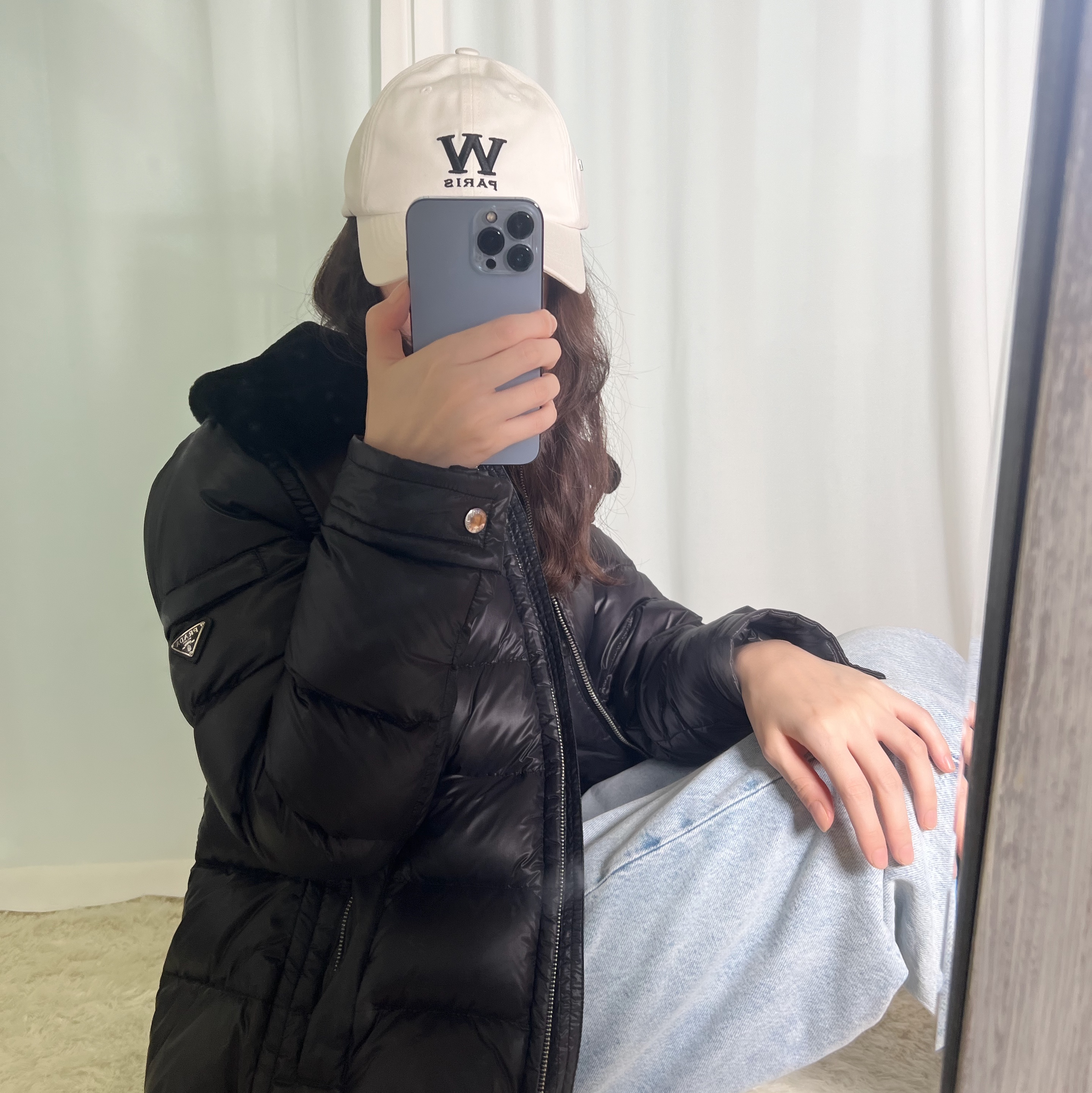 Prada Re-Nylon Down Coat Black 착용 스타일 - 2