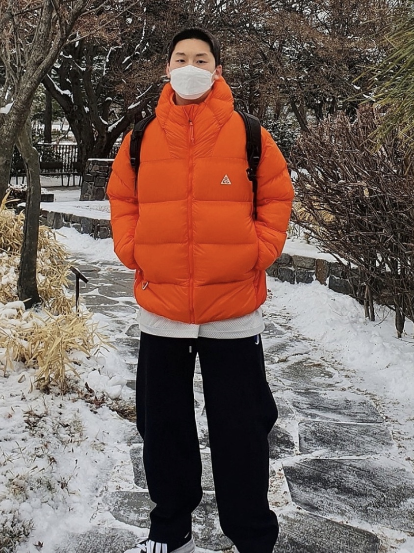 Nike ACG Therma-Fit ADV Lunar Lake Puffer Jacket Black - Asia, Nike ACG Therma-Fit ADV Lunar Lake Puffer Jacket Safety Orange - Asia 착용 스타일 - 4