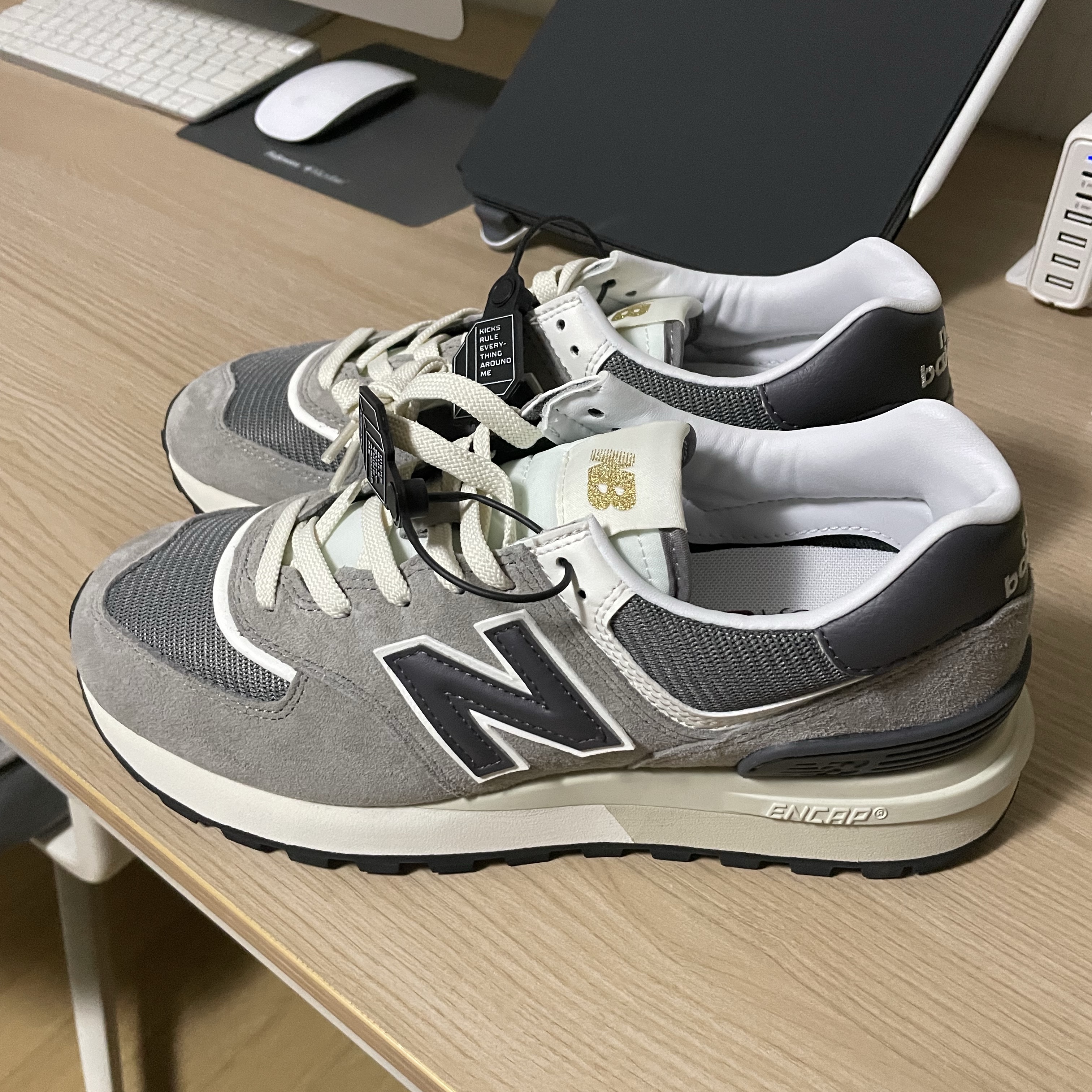 New Balance 574 Legacy Grey 착용 스타일