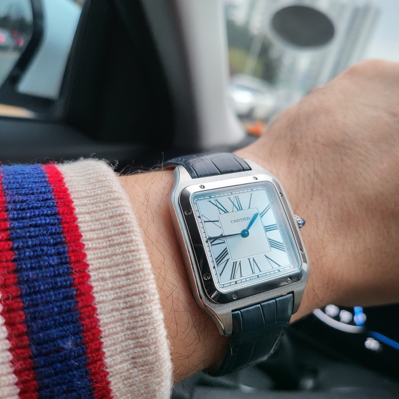 Cartier Santos Dumont Watch Large Quartz Steel Alligator Leather Navy Blue 착용 스타일