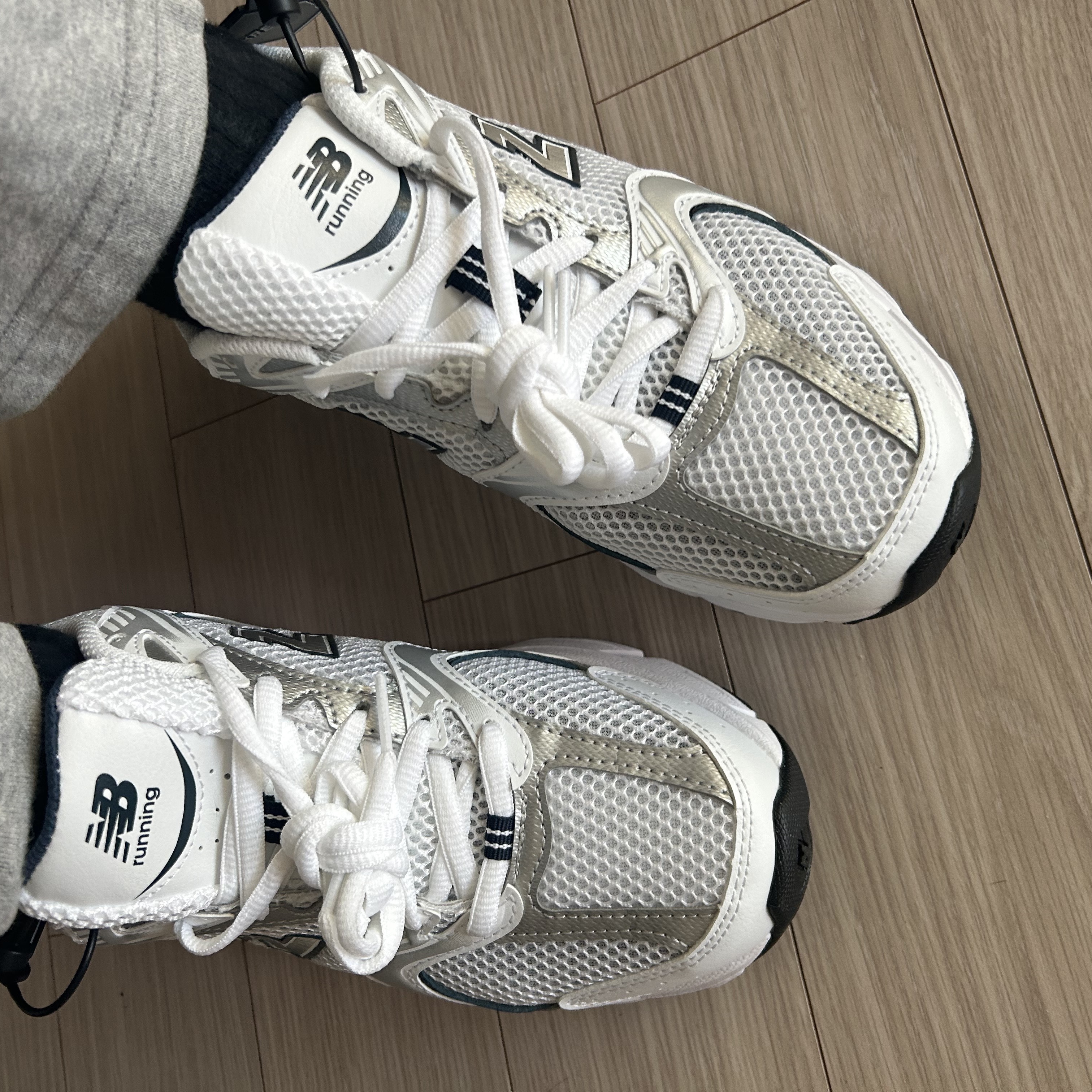 New Balance 530 White 착용 스타일 - 2