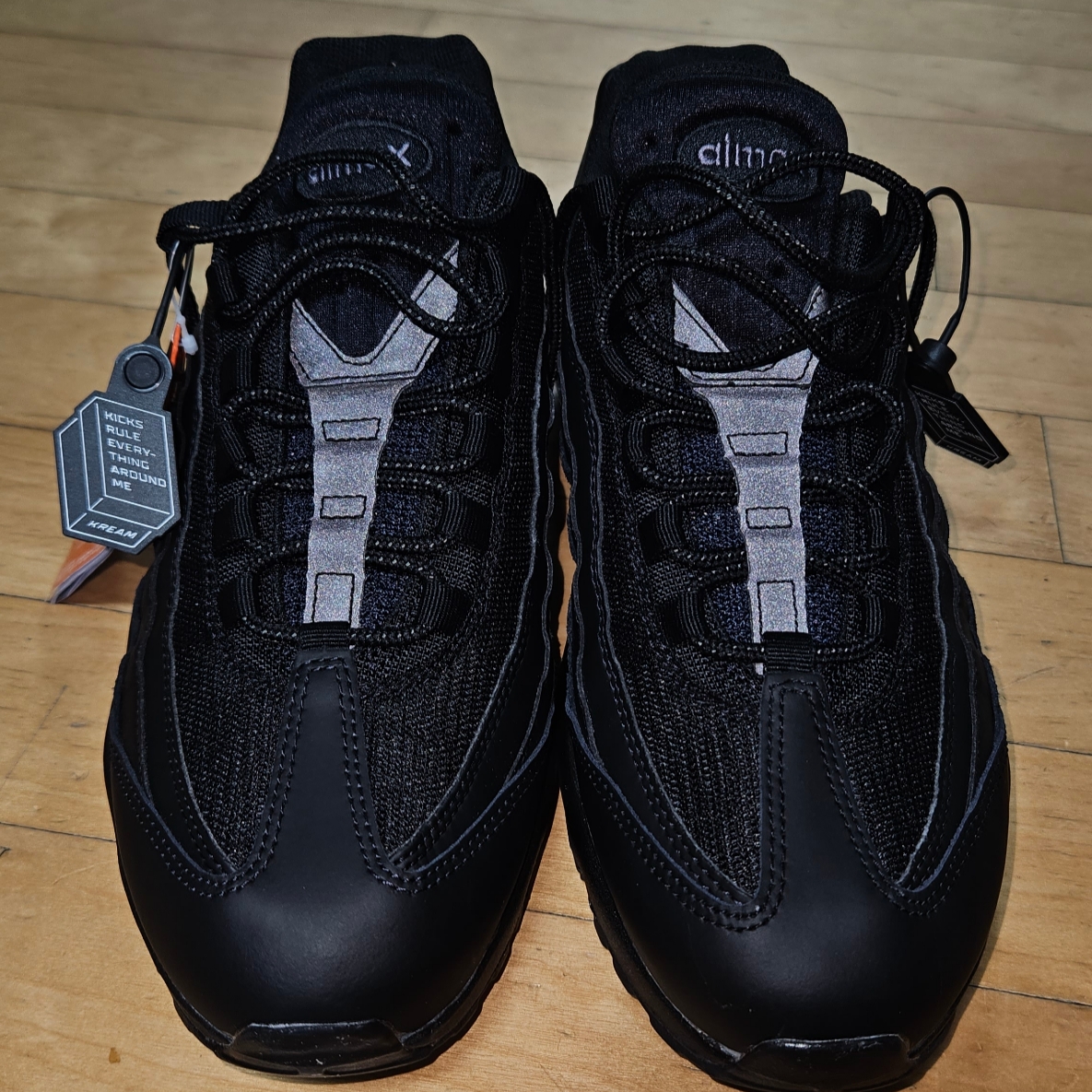 Nike Air Max 95 Essential Triple Black 2020 착용 스타일 - 1