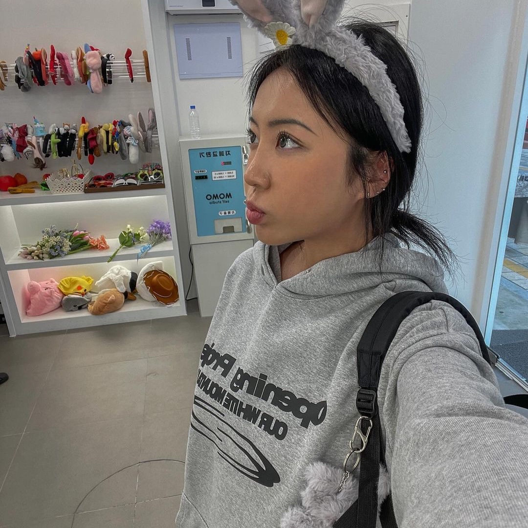 Opening Project Identity Hoodie Melange Grey 착용 스타일 - 1