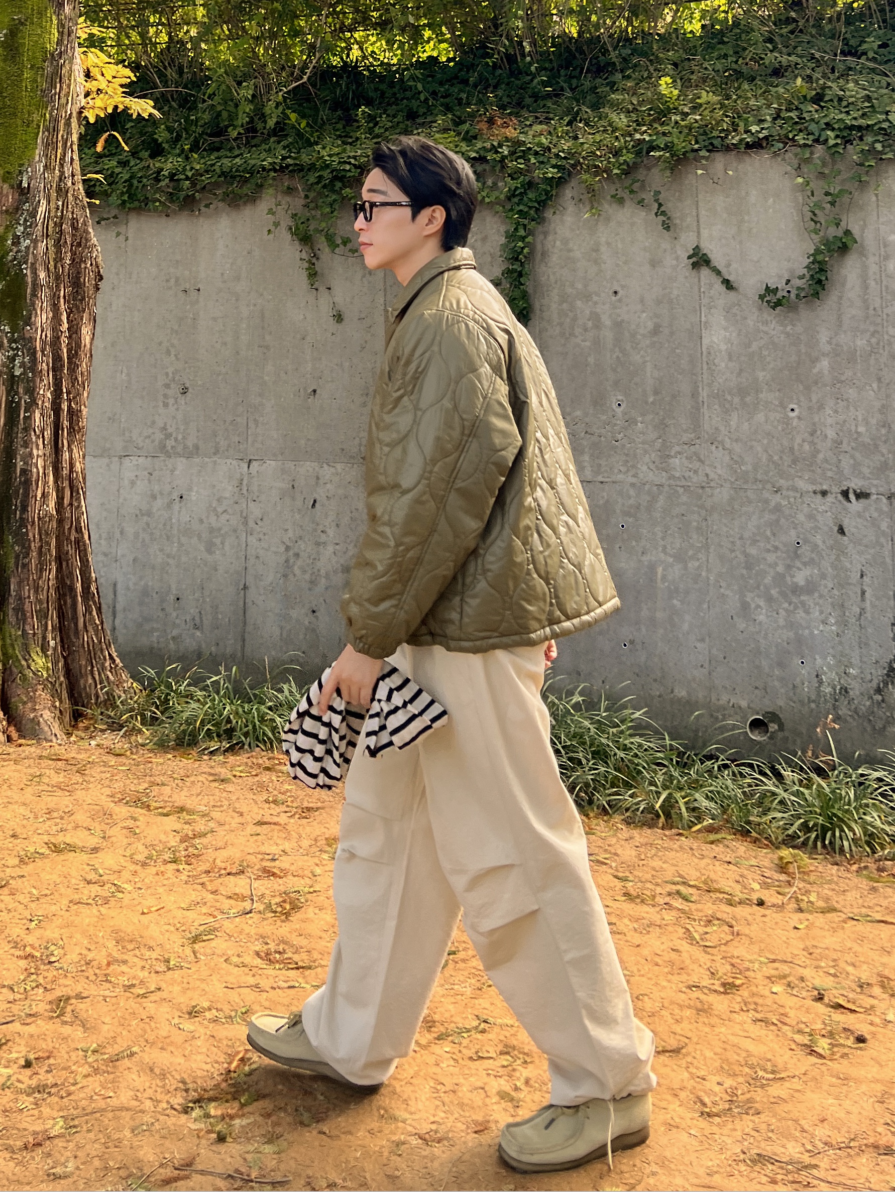 Clarks Wallabee Maple Suede 착용 스타일 - 1