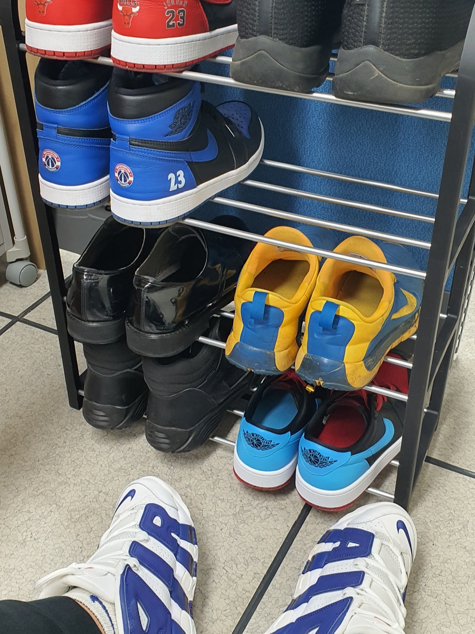 Nike Air More Uptempo Knicks, (W) Jordan 1 Retro Low OG NC to CHI 착용 스타일