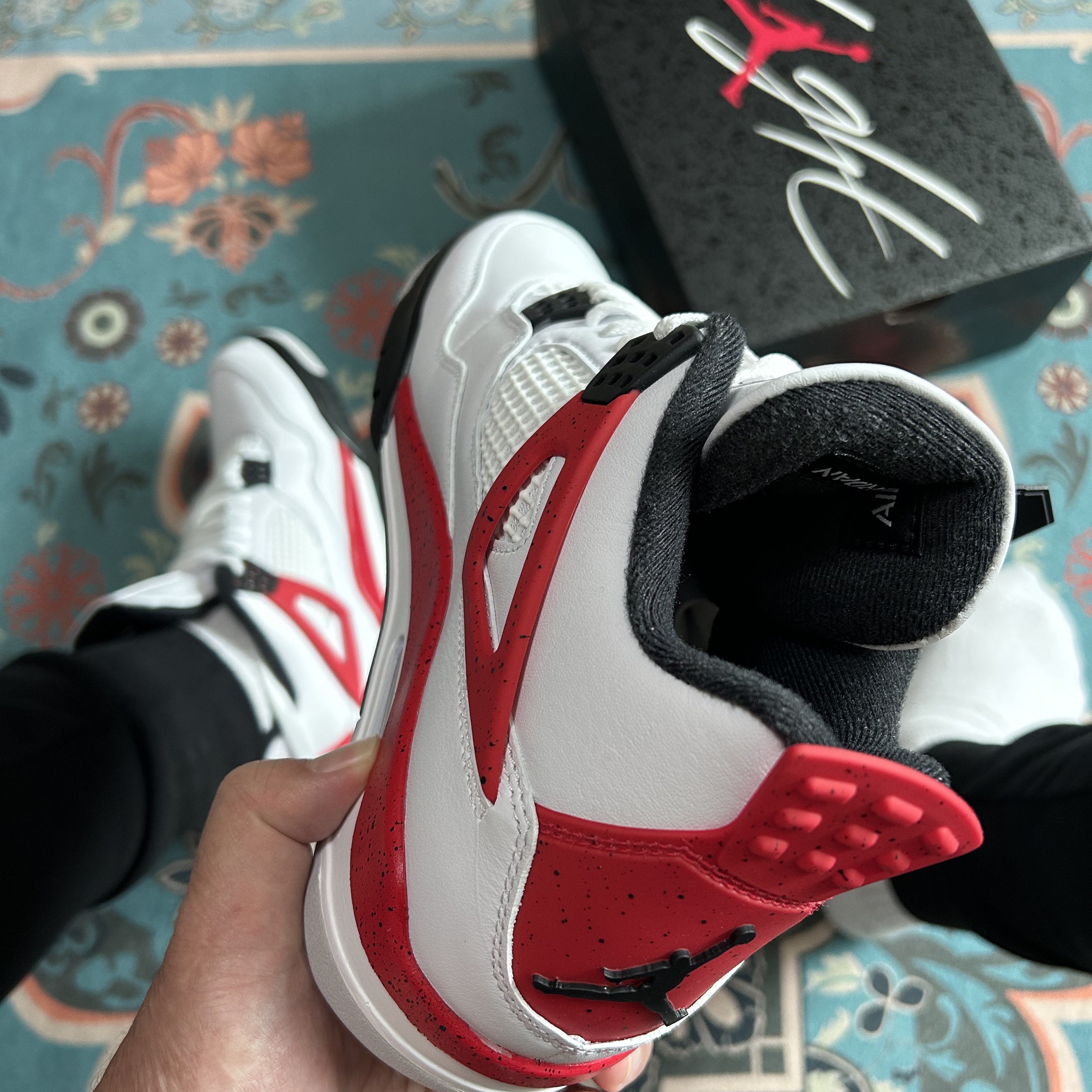 Jordan 4 Retro Red Cement 착용 스타일